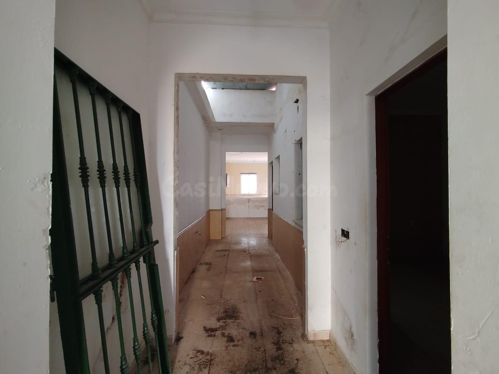 CASA EN PARADA EN BUENA ZONA PARA REFORMAR - foto 3