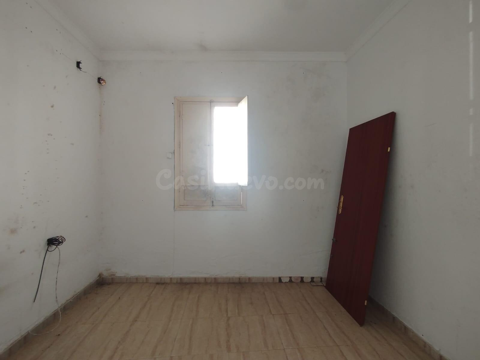 CASA EN PARADA EN BUENA ZONA PARA REFORMAR - foto 4