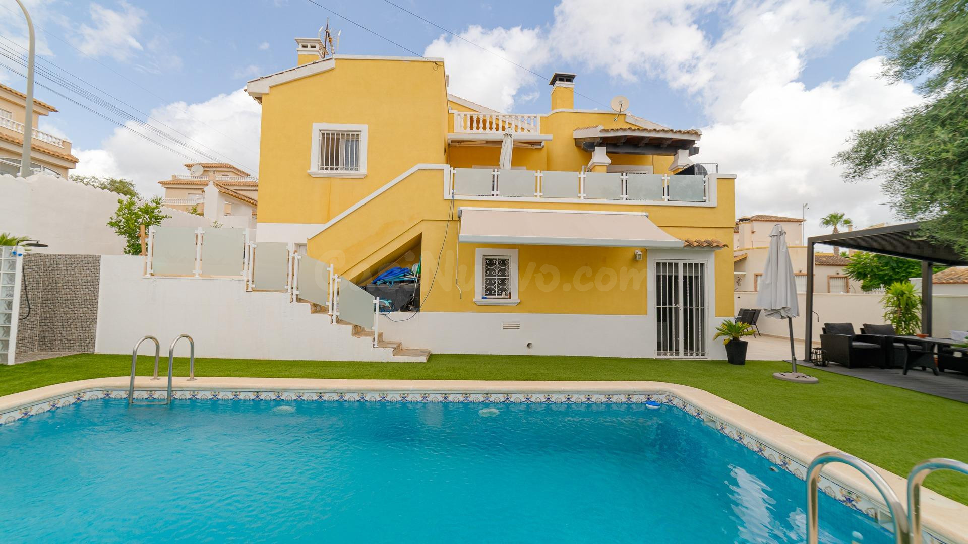 Villa Moderna con Piscina Privada y Autoconsumo Solar – El G - foto 2