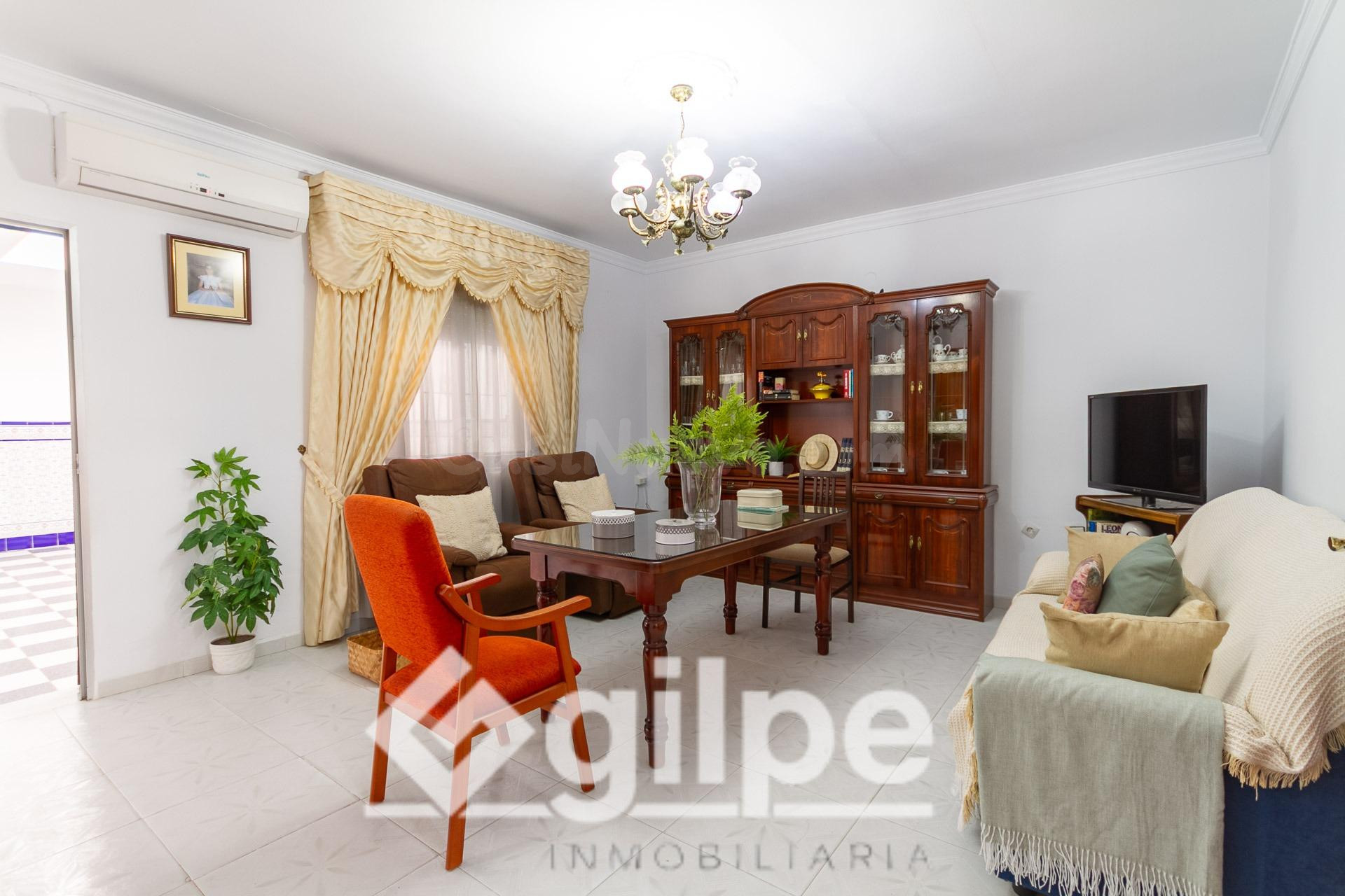 CASA EN VENTA EN MARCHENA CON COCHERA - foto 3