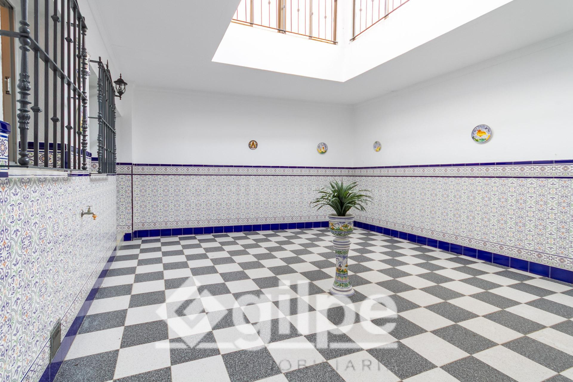 CASA EN VENTA EN MARCHENA CON COCHERA - foto 4