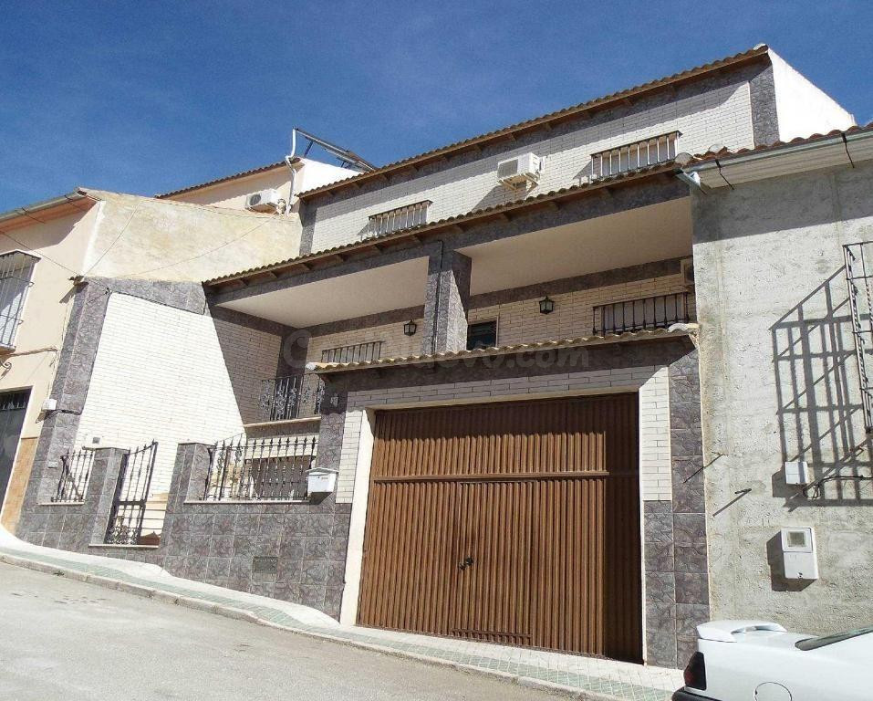 CASA DE BANCO ESTUPENDA EN GILENA