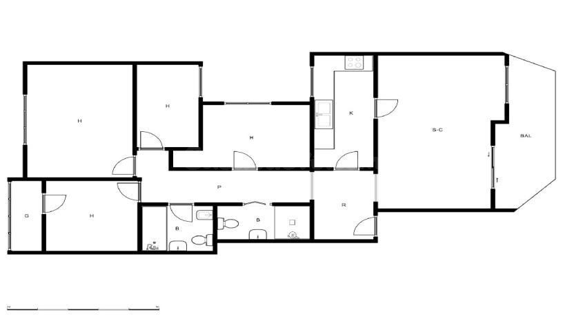 Piso de cuatro habitaciones con parking. Sin ascensor.