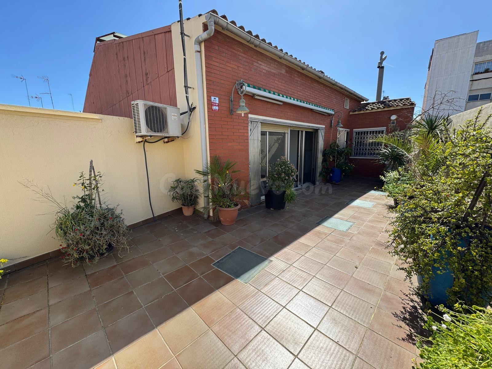CORNELLÀ CASA EN VENTA ZONA CENTRO