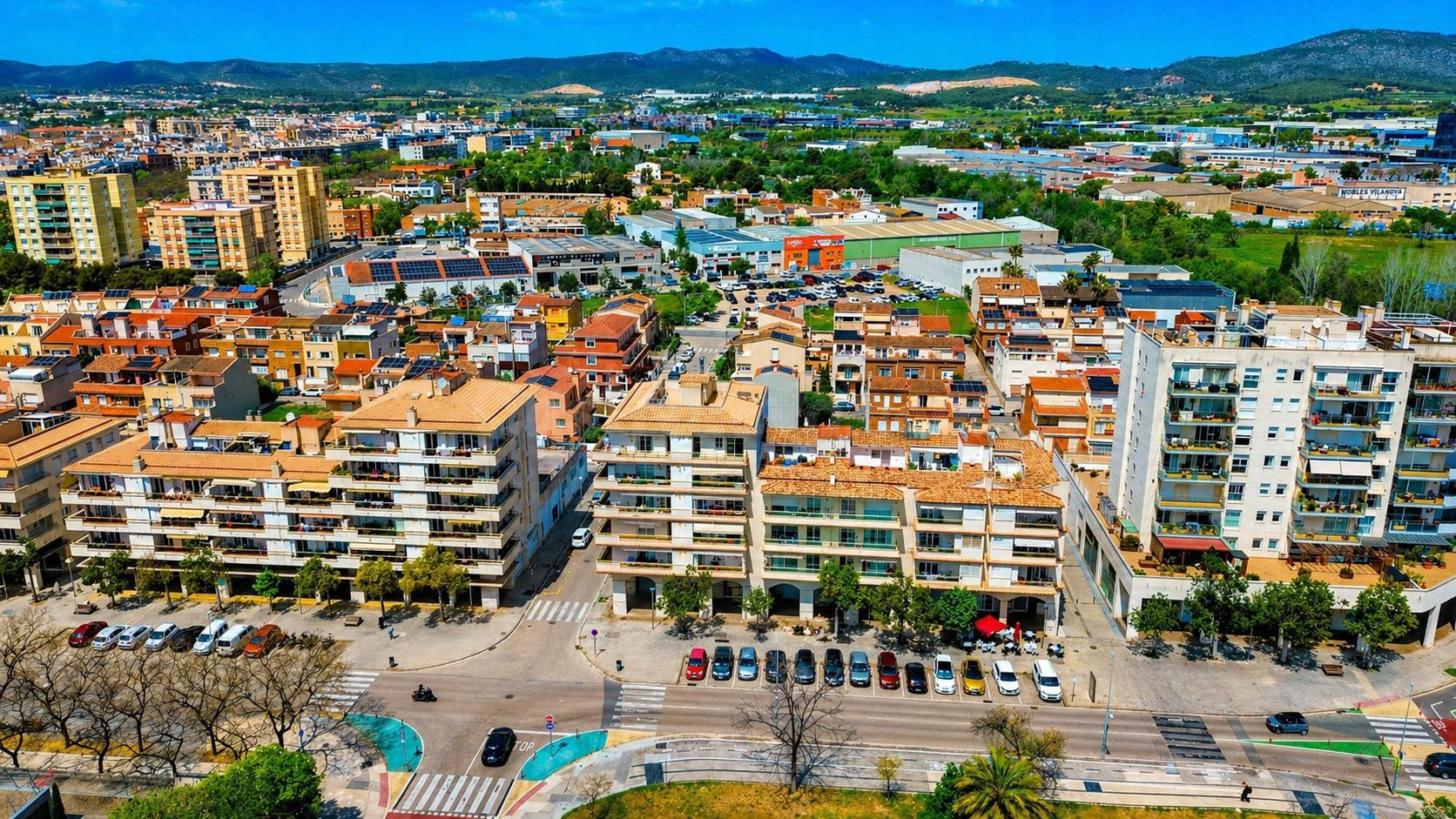 TU ÁTICO CON VISTAS + PLAZA DE PARKING EN EL MISMO EDIFICIO  - foto 3