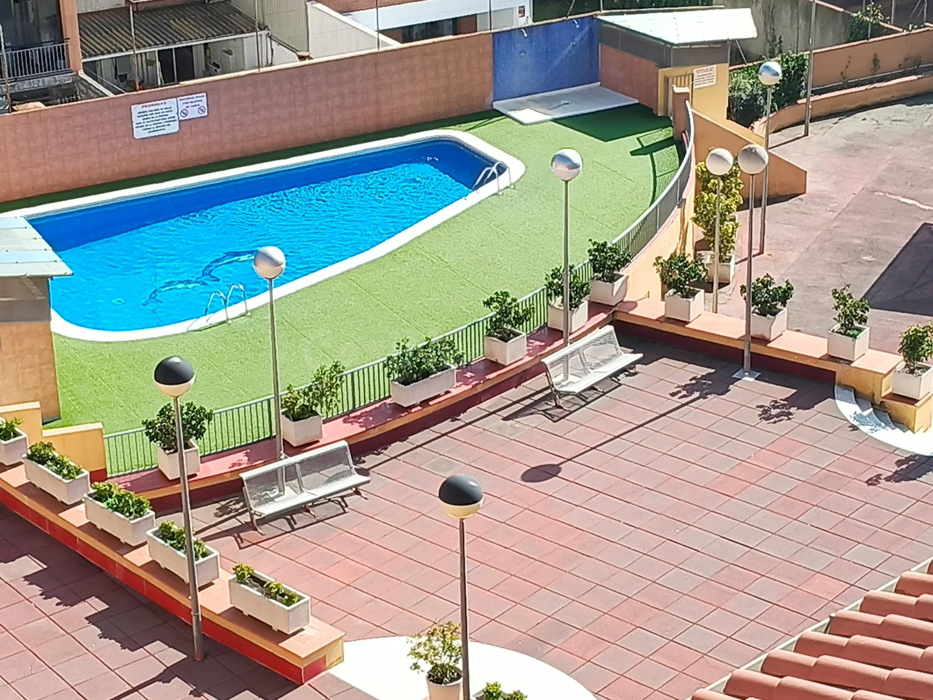 Piso 4 habitaciones piscina comunitaria en Sant boi Marianao - foto 3