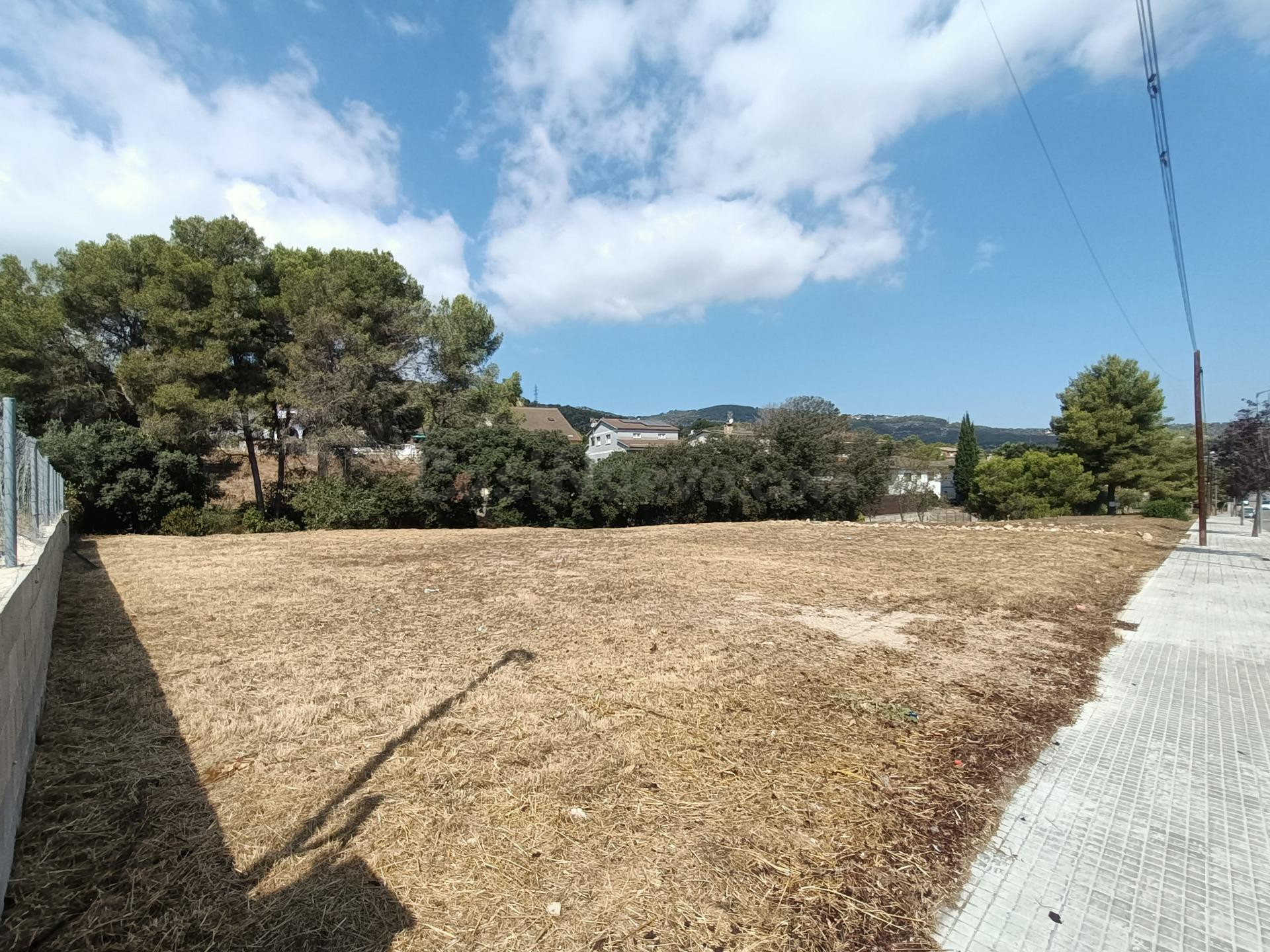 Terreno llano de 801 m2 en una de las mejores zonas de Canye - foto 2
