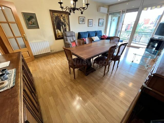 Piso de 5 habitaciones, y balcón en la zona más exclusiva de - foto 4