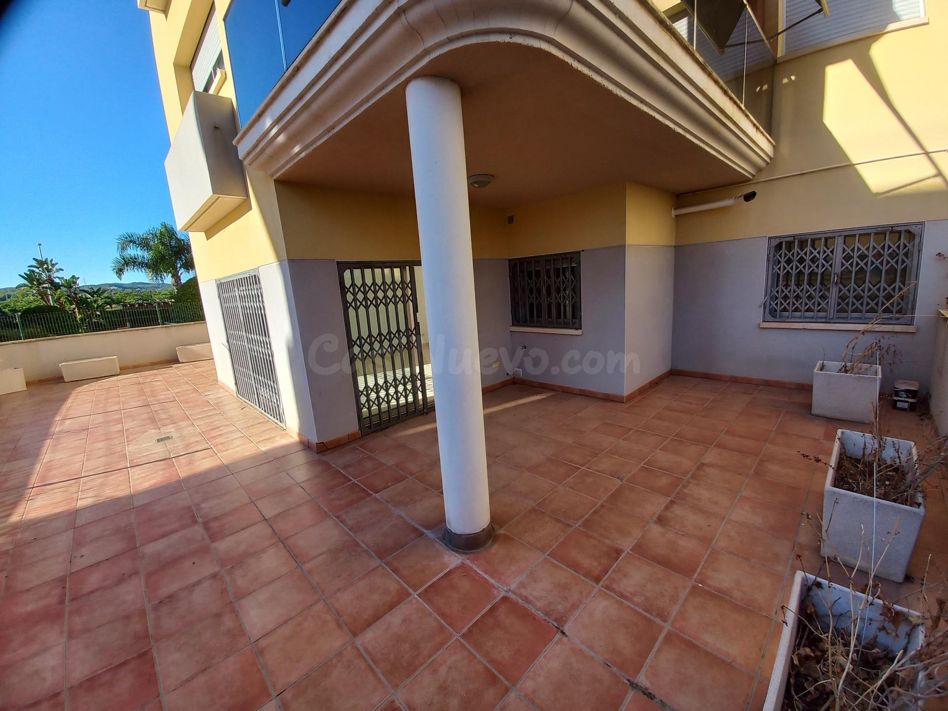 Planta baja con gran terraza.