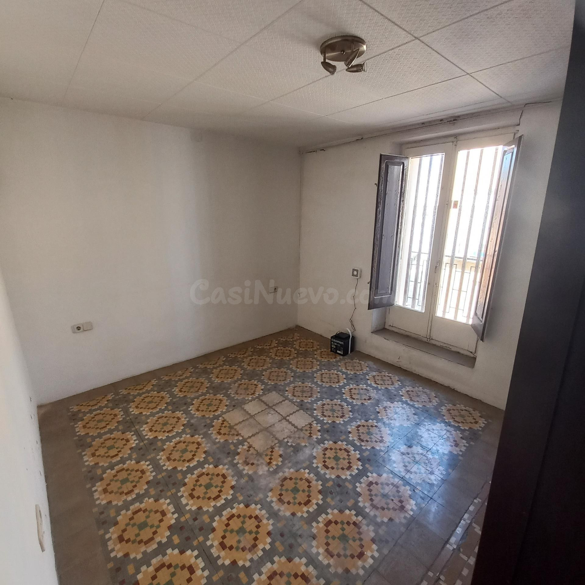 Casa de pueblo con 5 hab y 2 baños. - foto 3