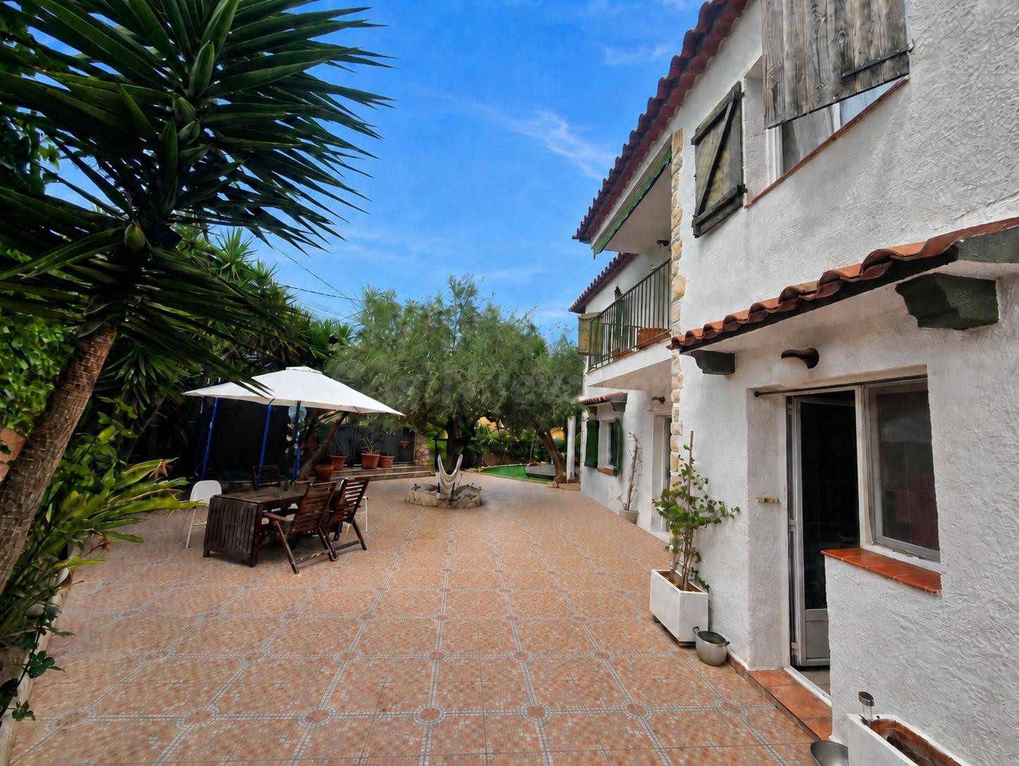 Casa de 5 habitaciones con jardín y terrazas en Les Palmeres
