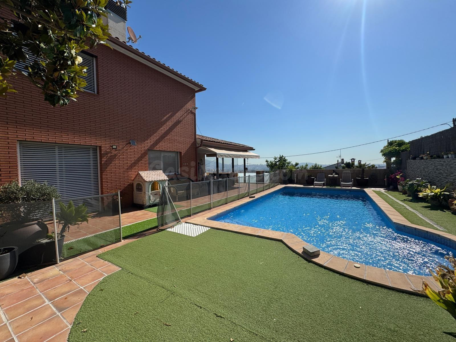 ESPECTACULAR CASA A LA VENTA EN SANT BOI DE LLOBREGAT