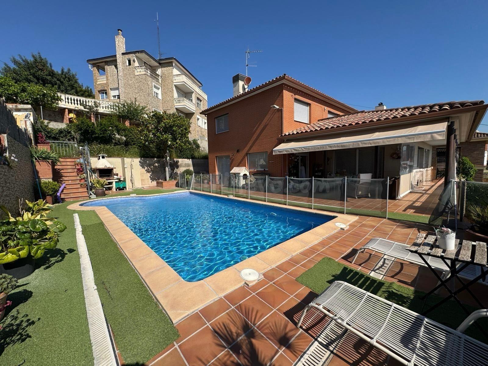 ESPECTACULAR CASA A LA VENTA EN SANT BOI DE LLOBREGAT - foto 2