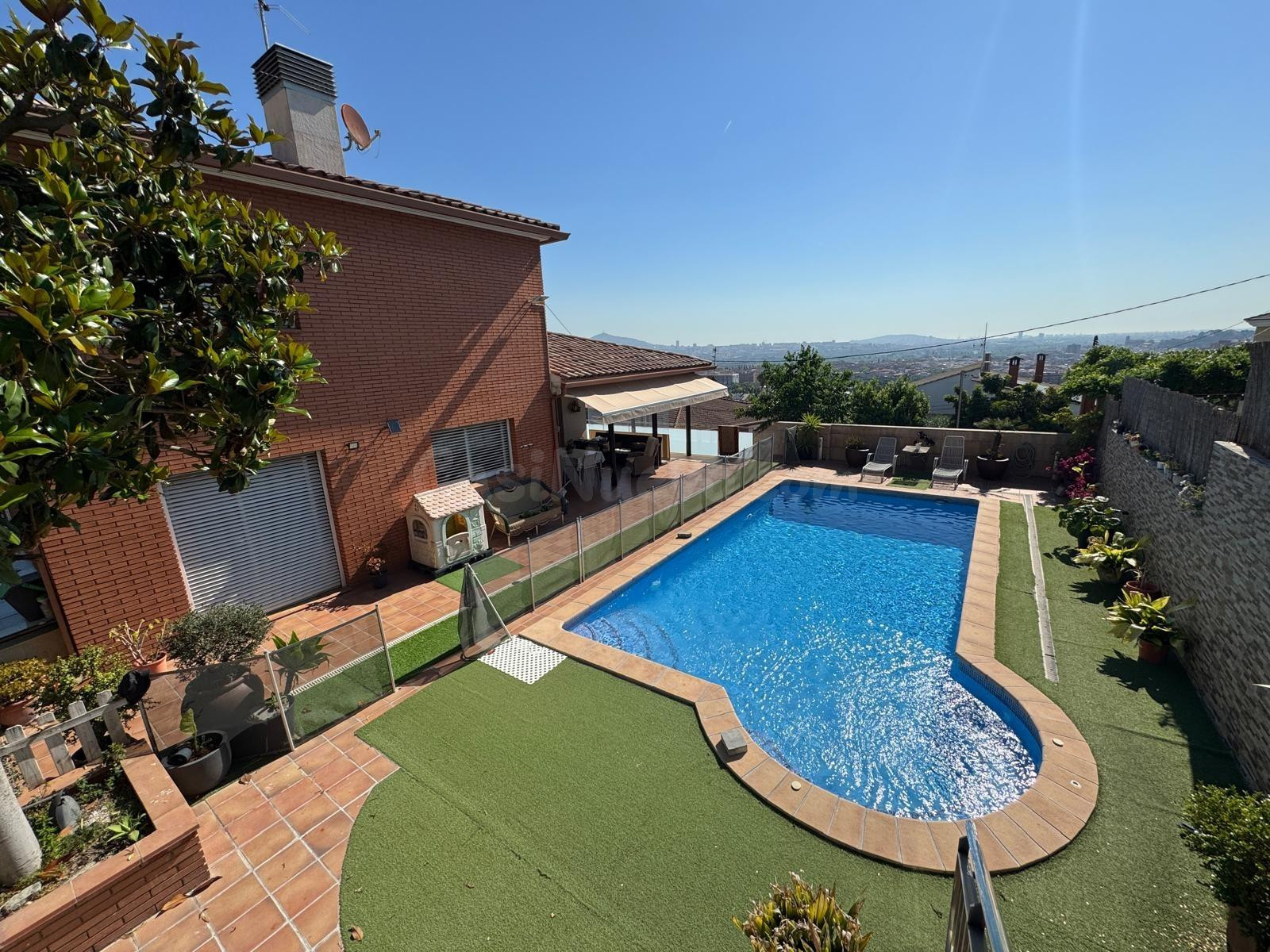 ESPECTACULAR CASA A LA VENTA EN SANT BOI DE LLOBREGAT - foto 3