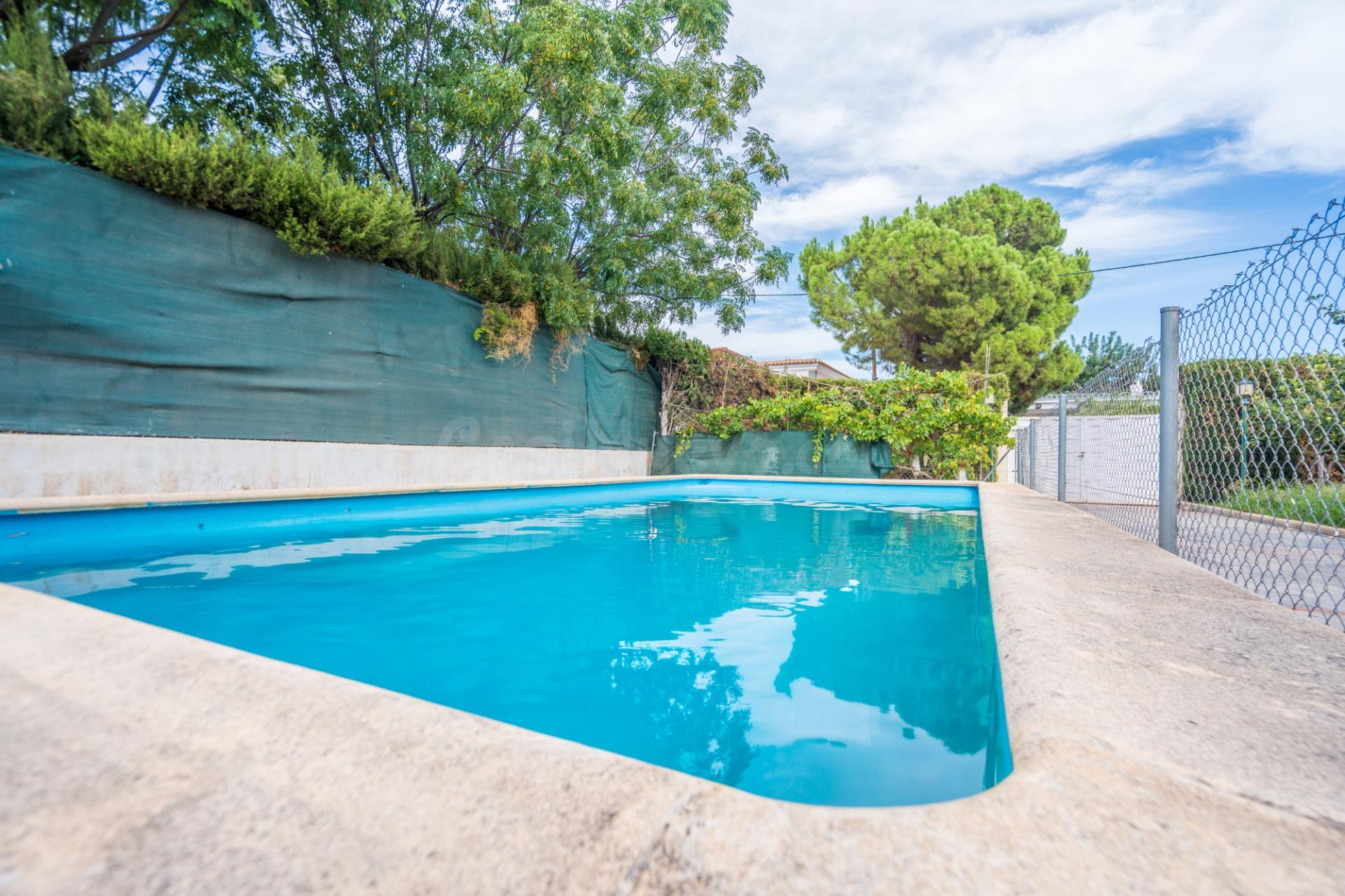 Chalet independiente con piscina y vivienda independiente en