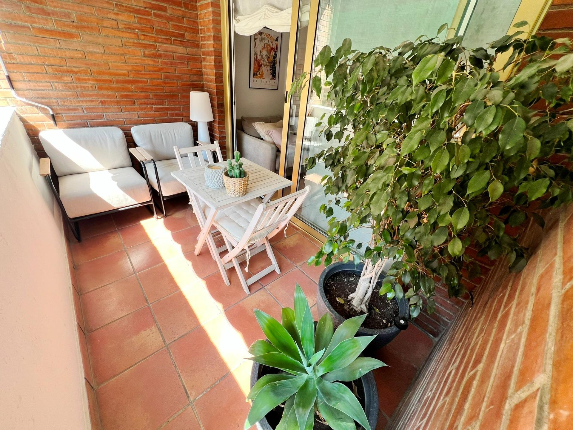 Espléndido Piso Reformado en Esplugues, ¡Tu Nuevo Hogar te E - foto 2