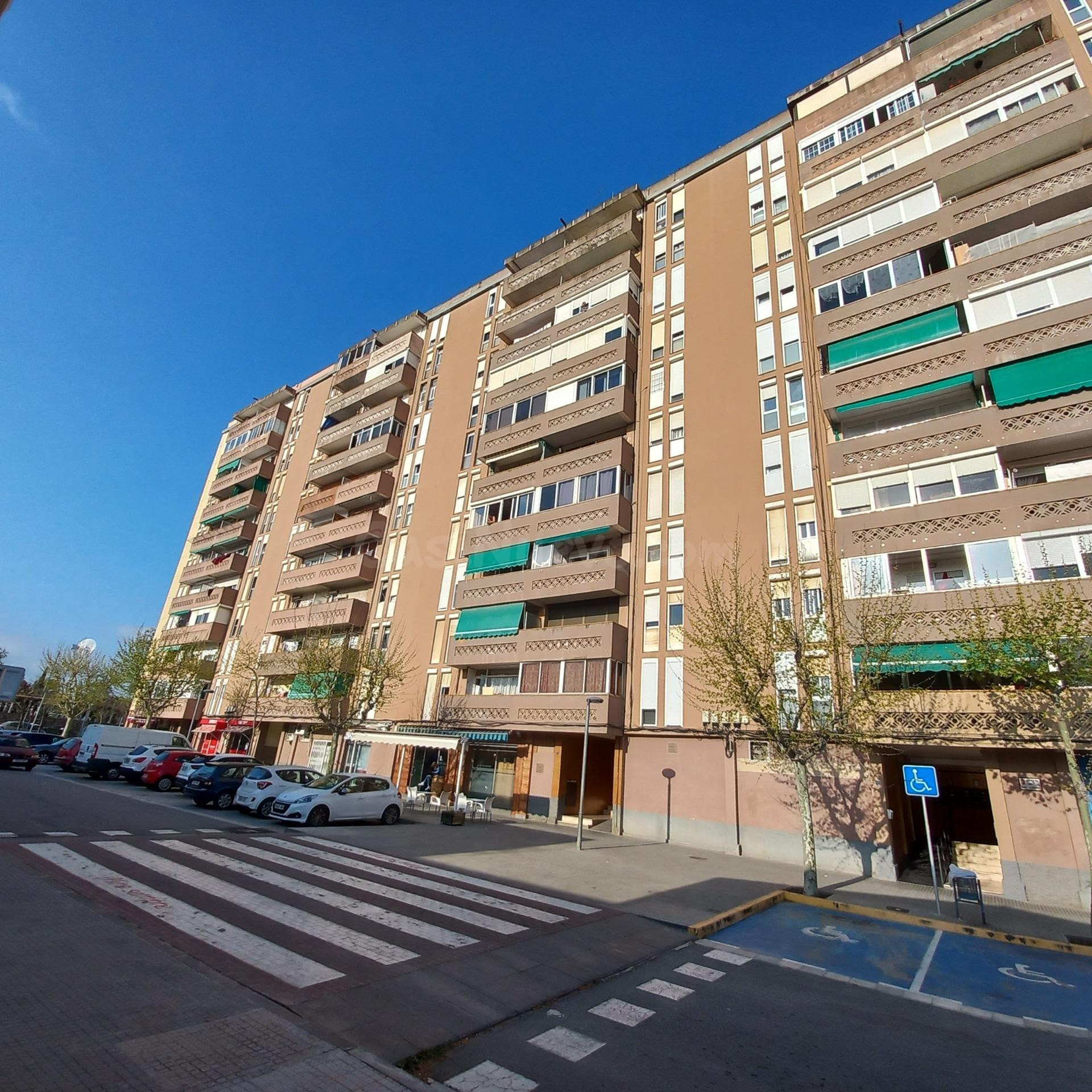 Piso con ascensor a reformar.