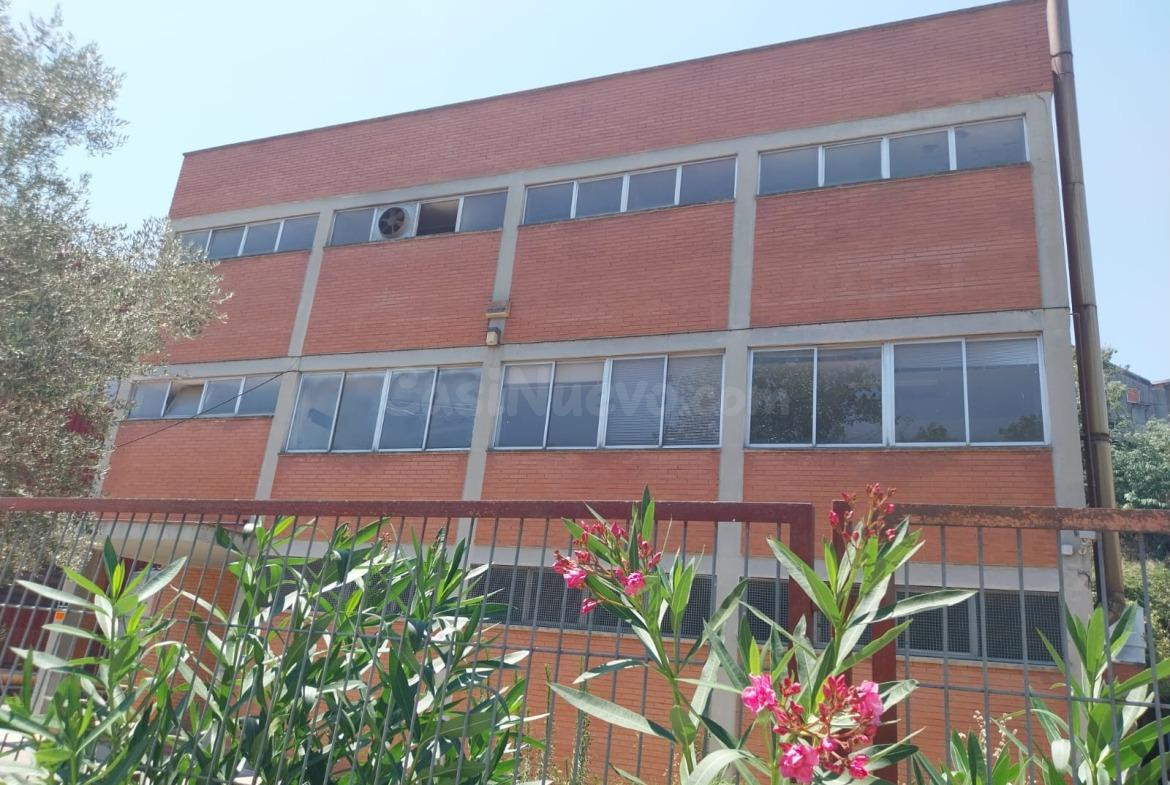Amplia nave de mas de 1000m2 en venta en Granollers - Polígo