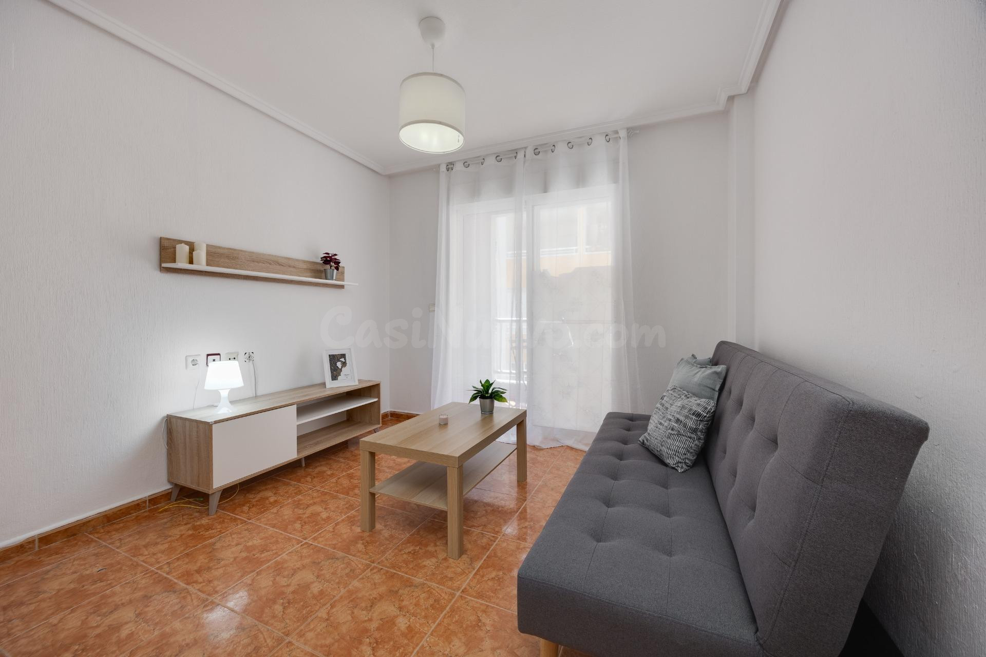 Apartamento de dos dormitorios, en zona céntrica de Torrevie
