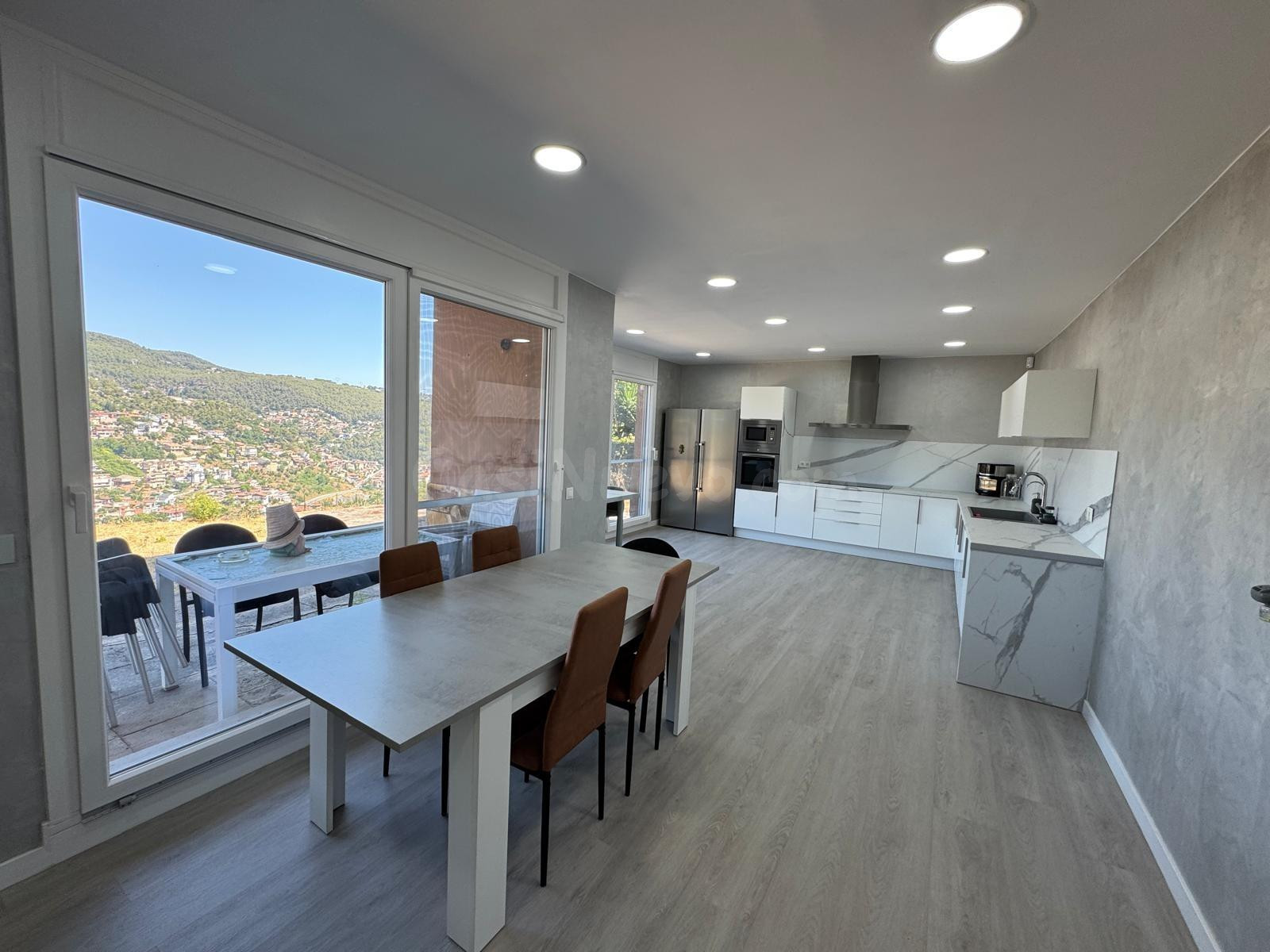 ESPECTACULAR CASA TOTALMENTE REFORMADA A LA VENTA EN VALLIRA