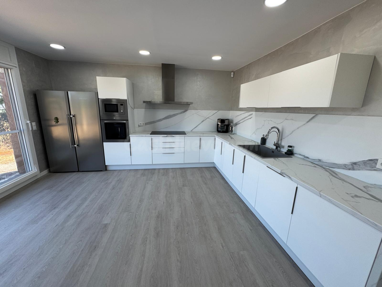 ESPECTACULAR CASA TOTALMENTE REFORMADA A LA VENTA EN VALLIRA - foto 2