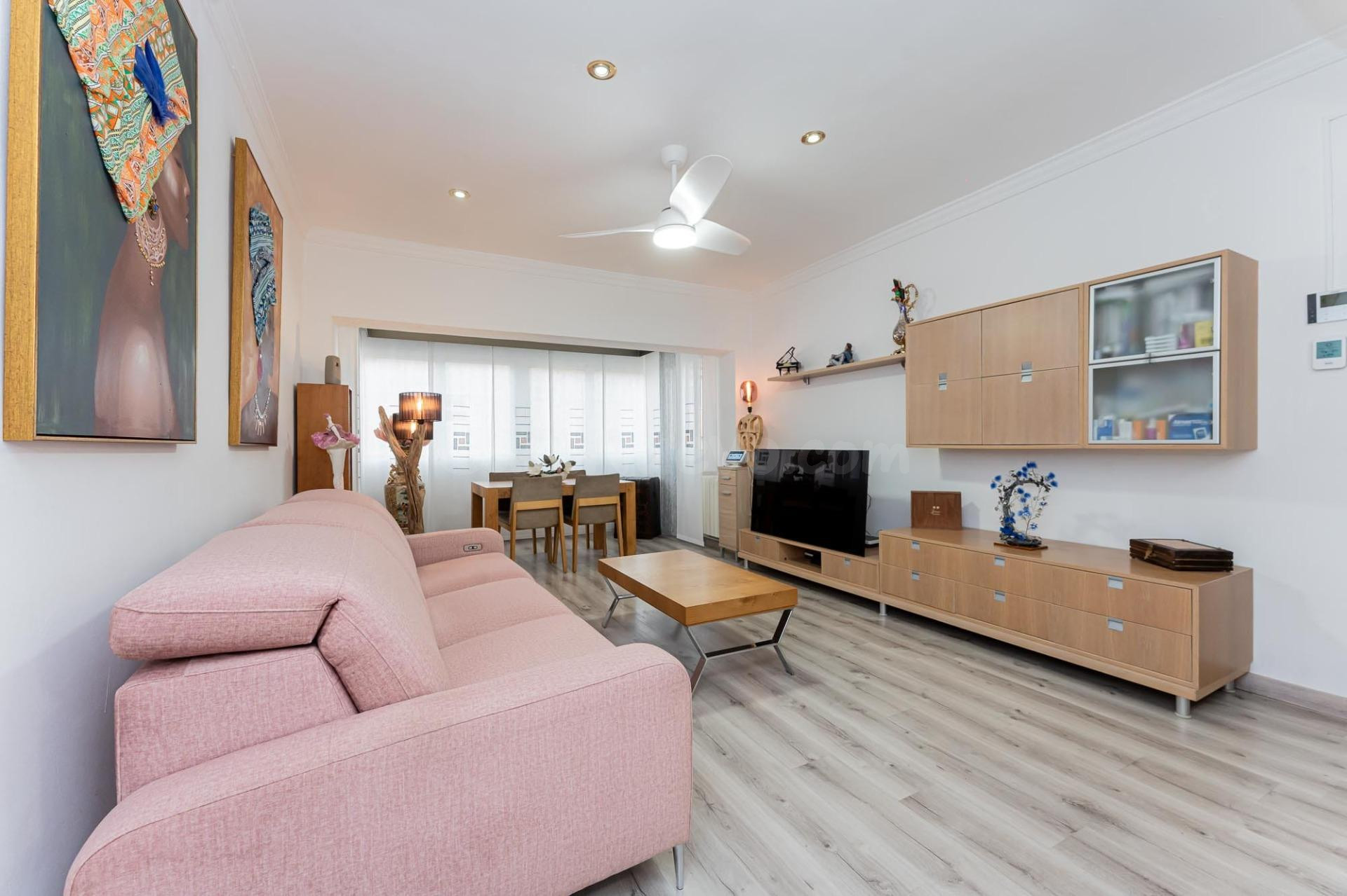 Acogedor piso reformado en Viladecans - ¡Tu hogar ideal! - foto 3