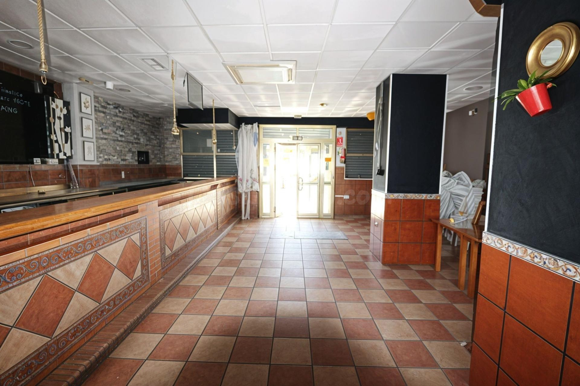 Local comercial 148m² en venta - Alcalde L. Uruñuela - Palac