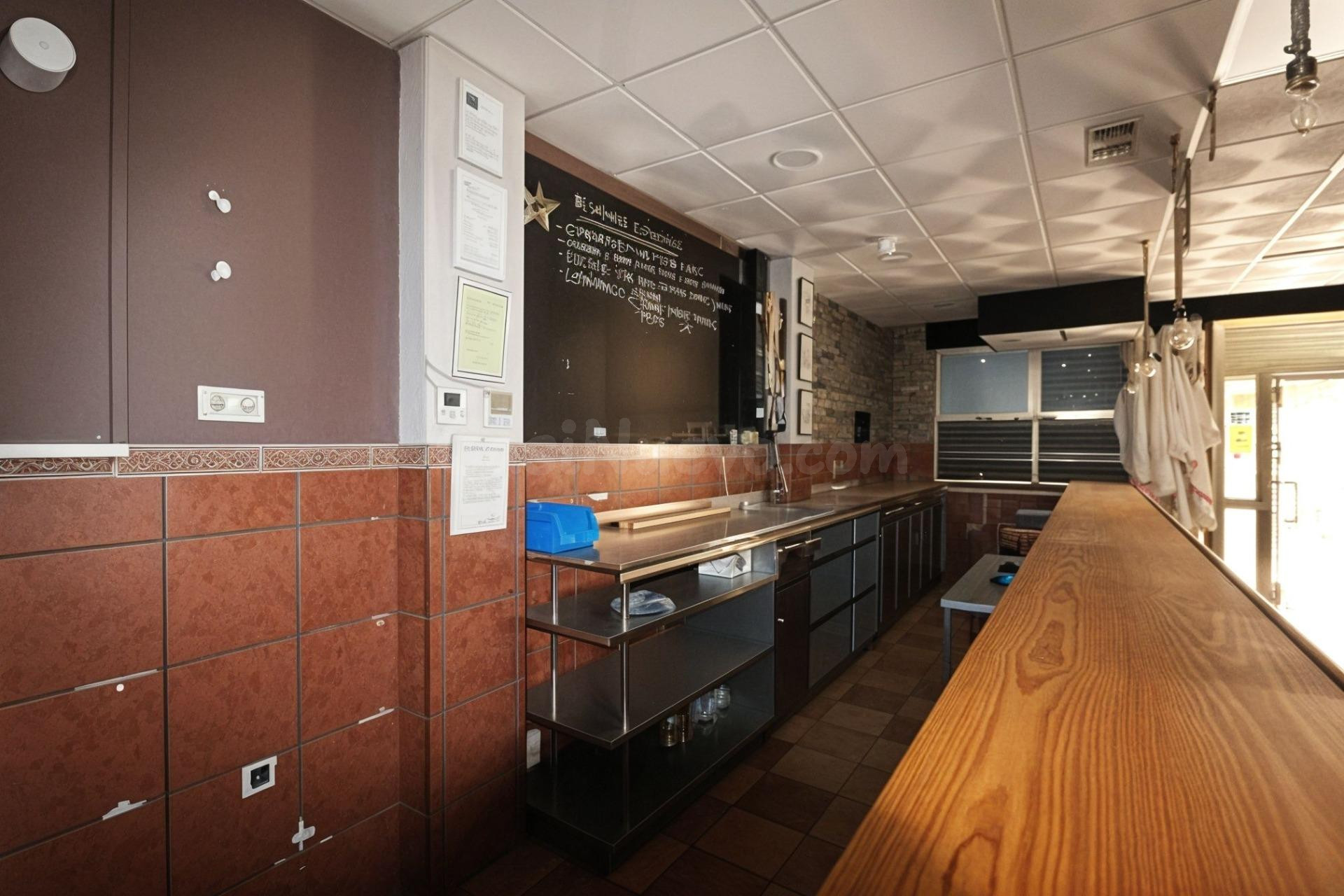 Local comercial 148m² en venta - Alcalde L. Uruñuela - Palac - foto 4