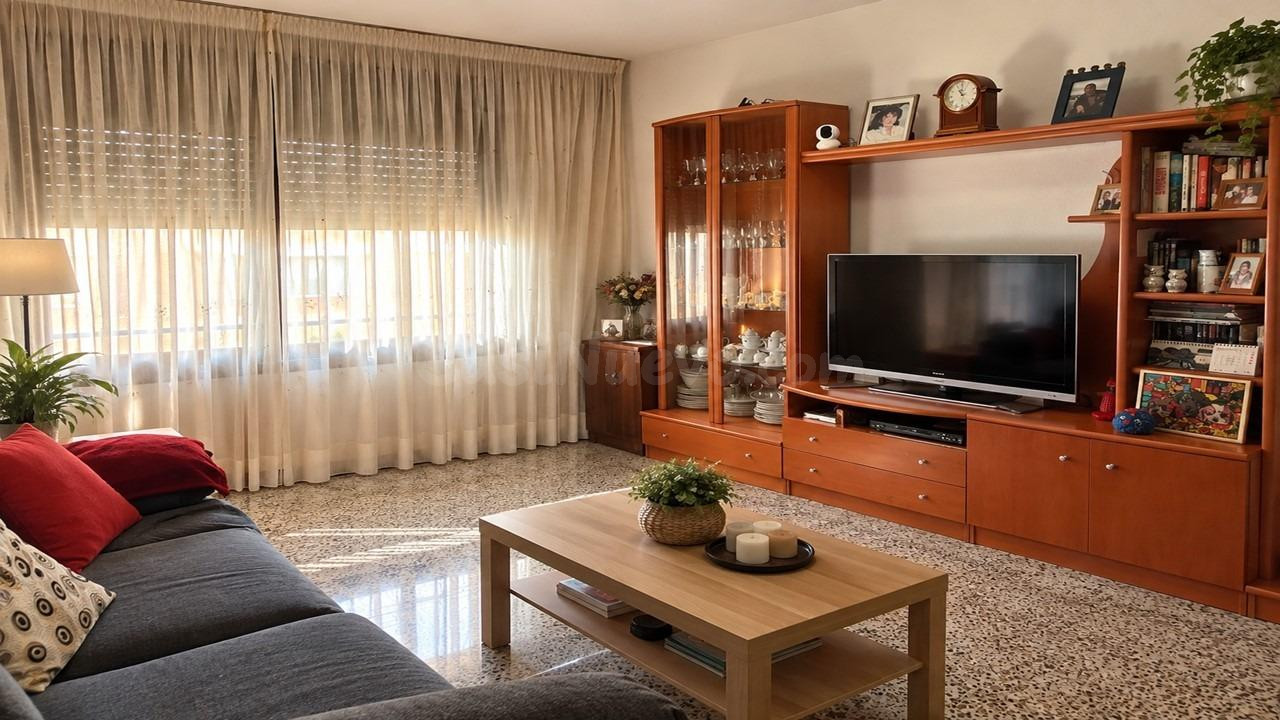 PISO CON ASCENSOR  +3 habitaciones EN LA MEJOR ZONA DE SANT 