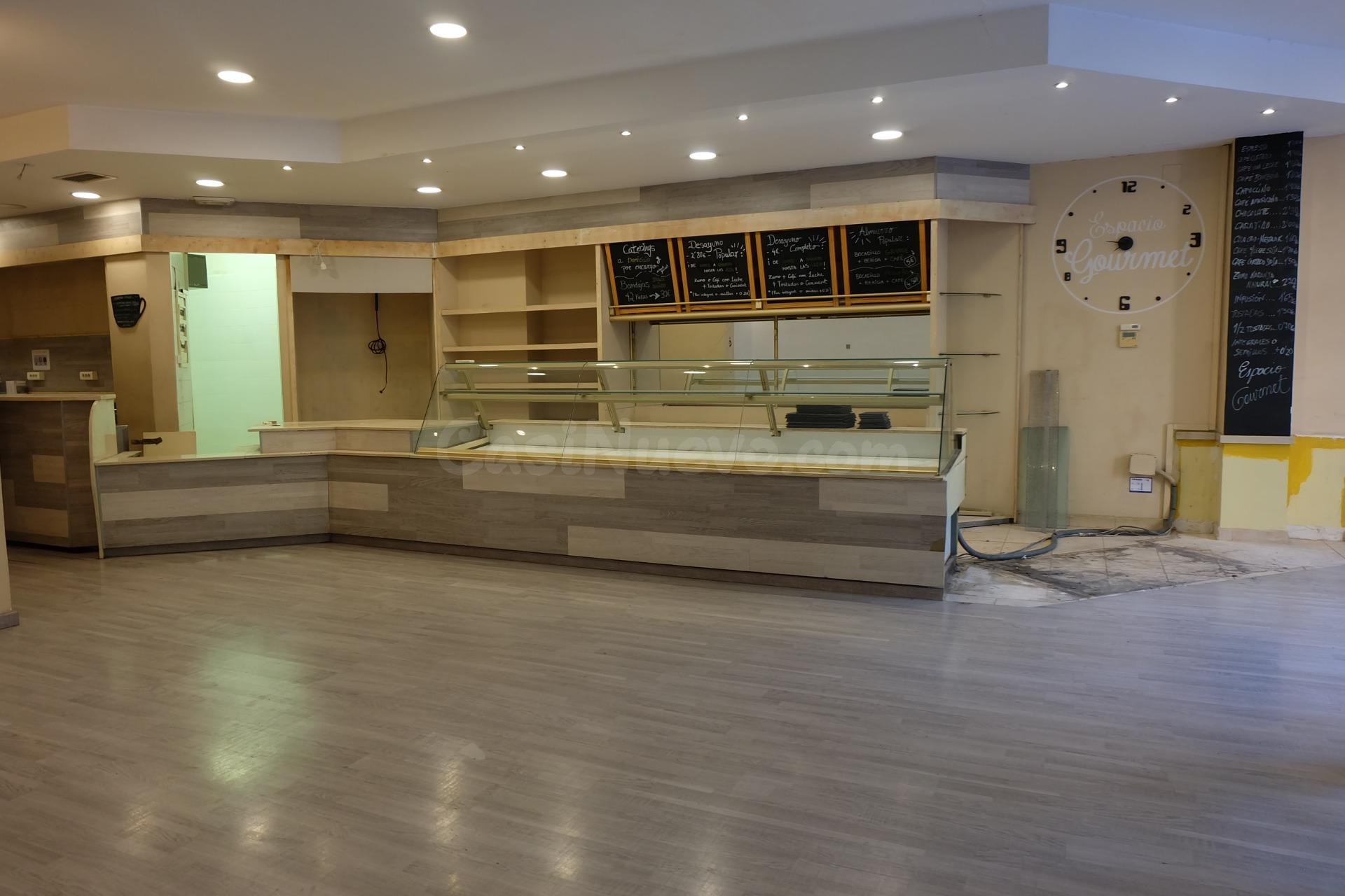 LOCAL EN ALQUILER CON LICENCIA.
