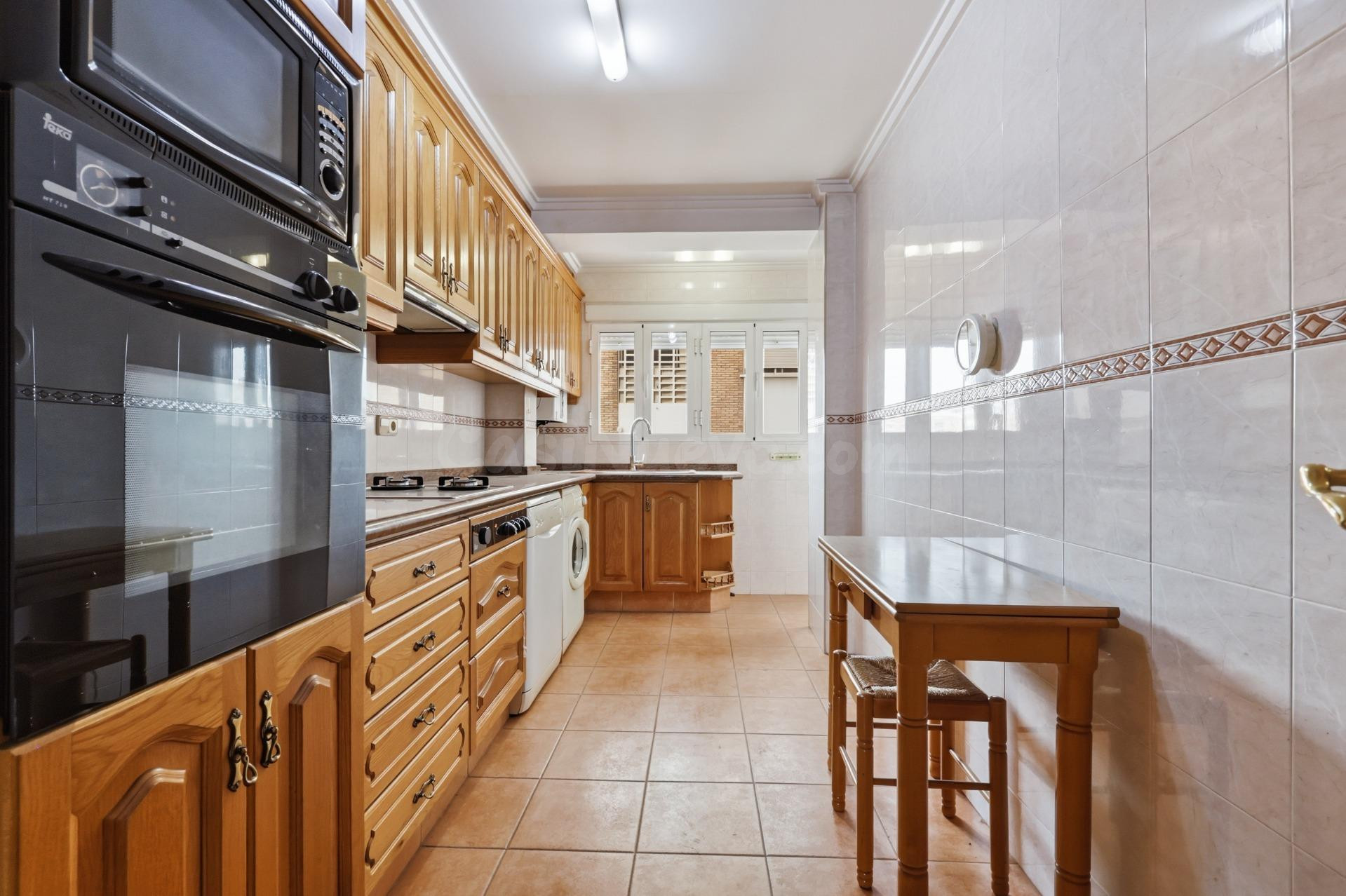 PISO DE CUATRO habitaciones EN VALENCIA.