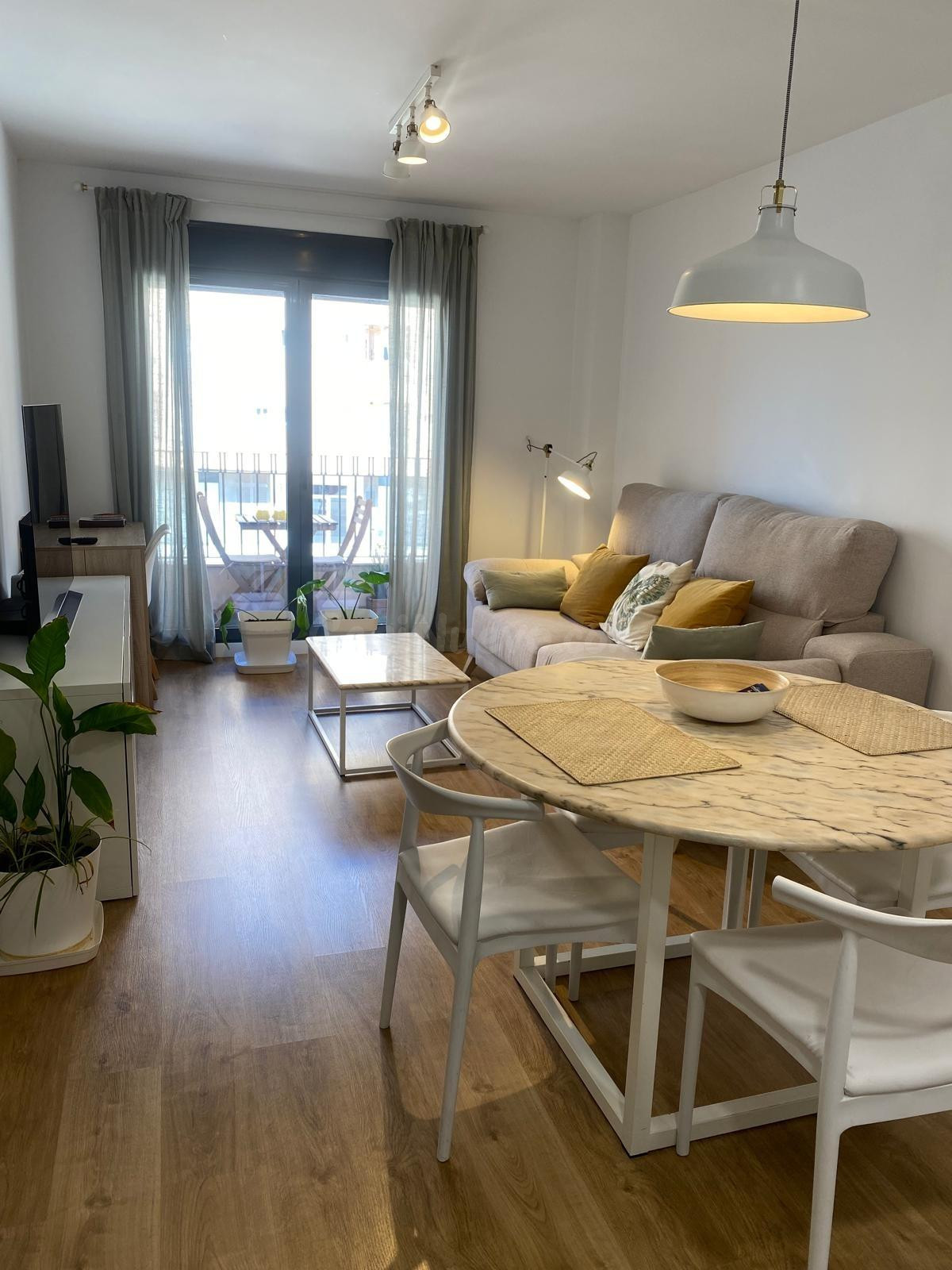 Apartamento en alquiler con plaza de garaje  y trastero - foto 4