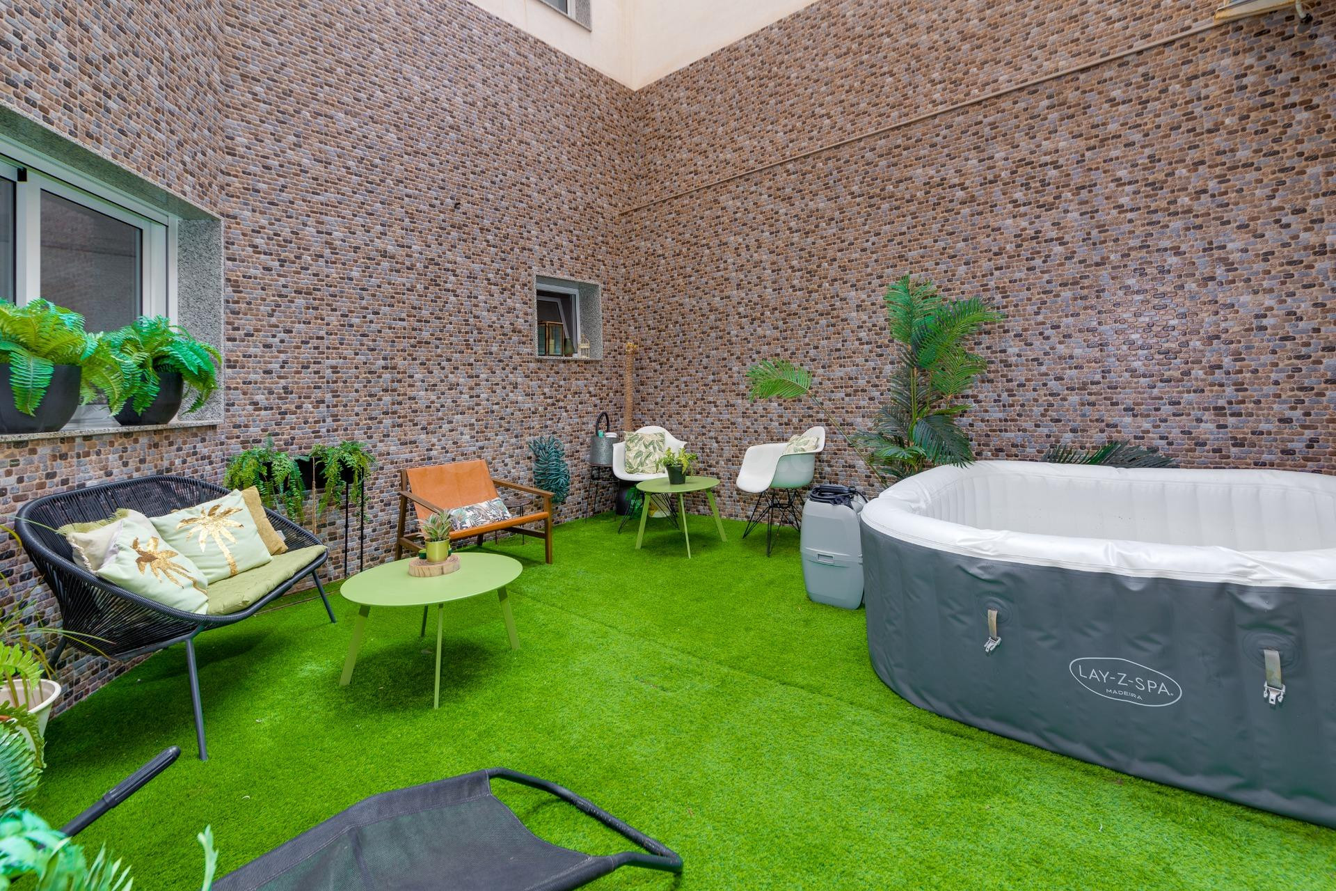 EXCLUSIVA VIVIENDA DE 250M2 EN DOS PLANTAS, CENTRICA Y A 200