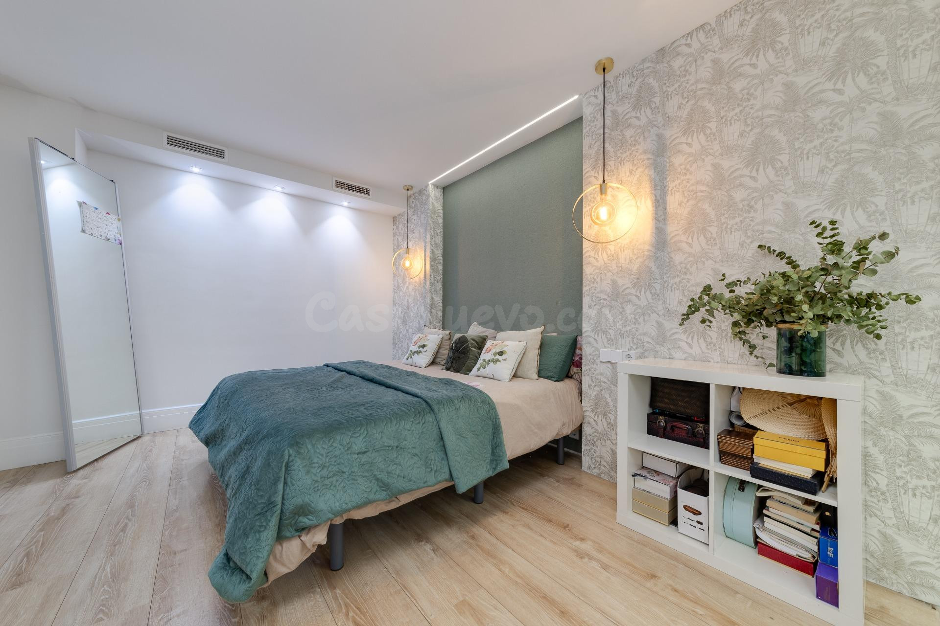 EXCLUSIVA VIVIENDA DE 250M2 EN DOS PLANTAS, CENTRICA Y A 200 - foto 5