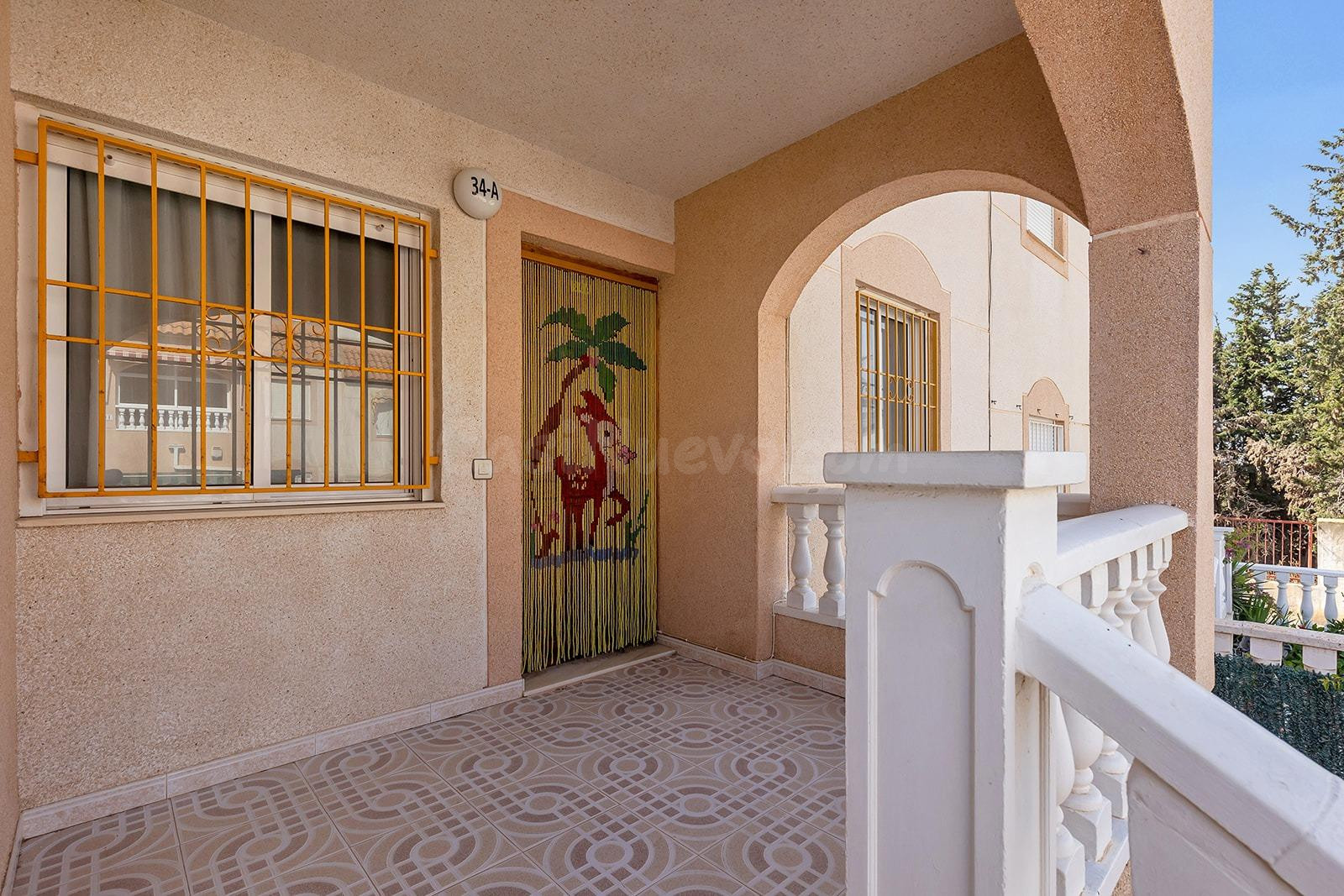 Bungalow planta baja con piscina y jardines en Los Balcones - foto 4