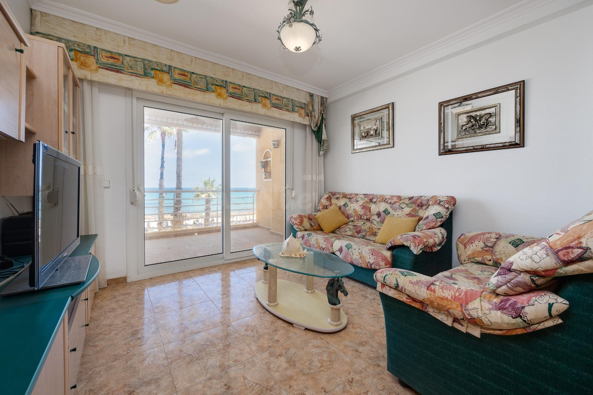 Apartamento de 3 Dormitorios en Primera Línea Real de Mar – 