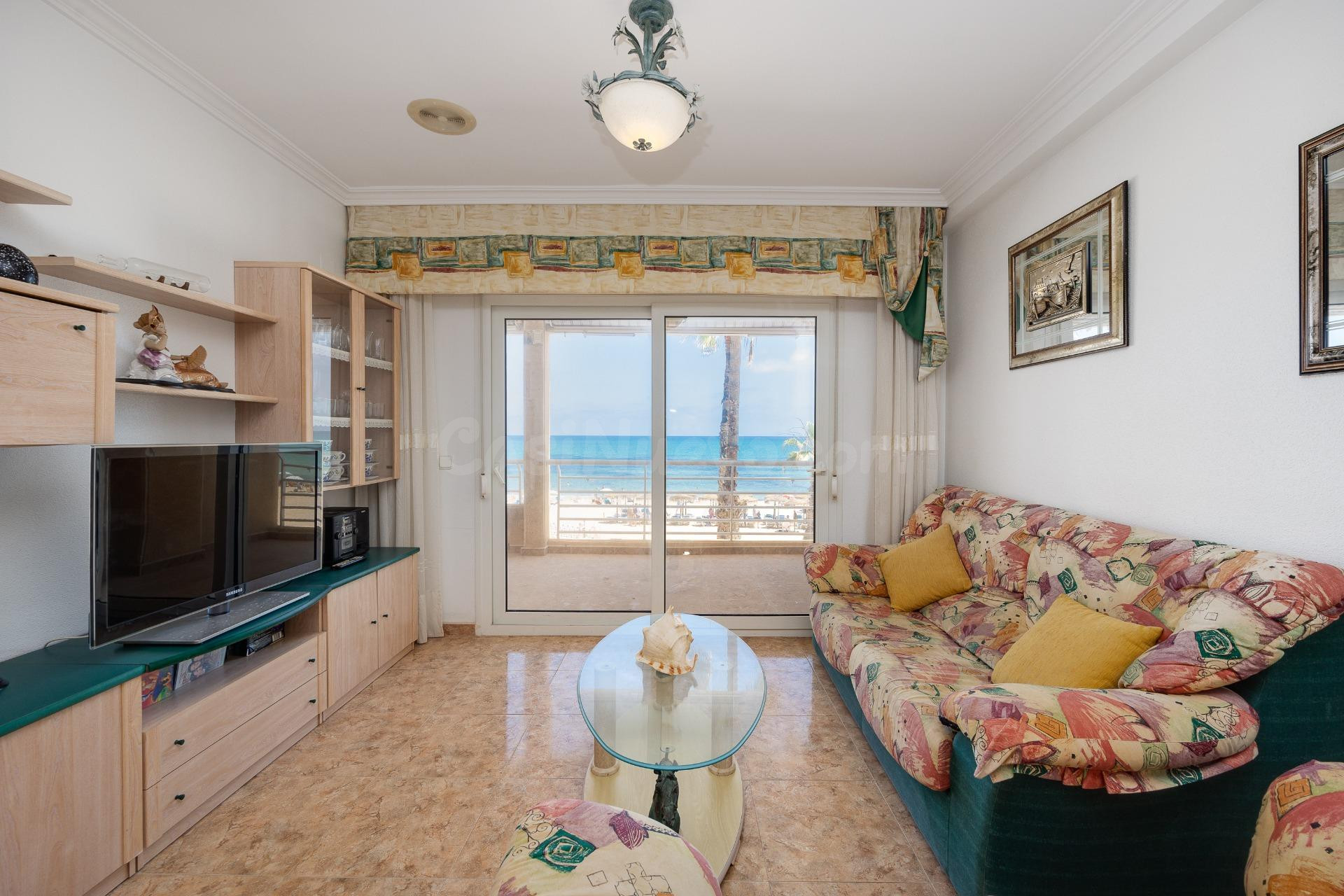 Apartamento de 3 Dormitorios en Primera Línea Real de Mar –  - foto 2