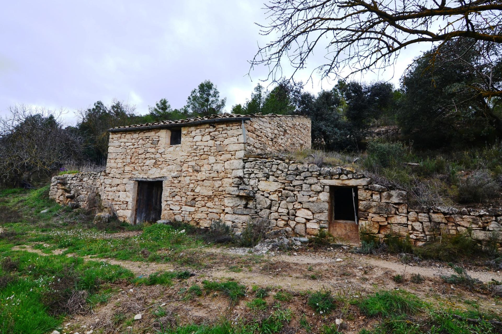 OPORTUNIDAD GRAN FINCA CON construcciones DE PIEDRA EN VILAL