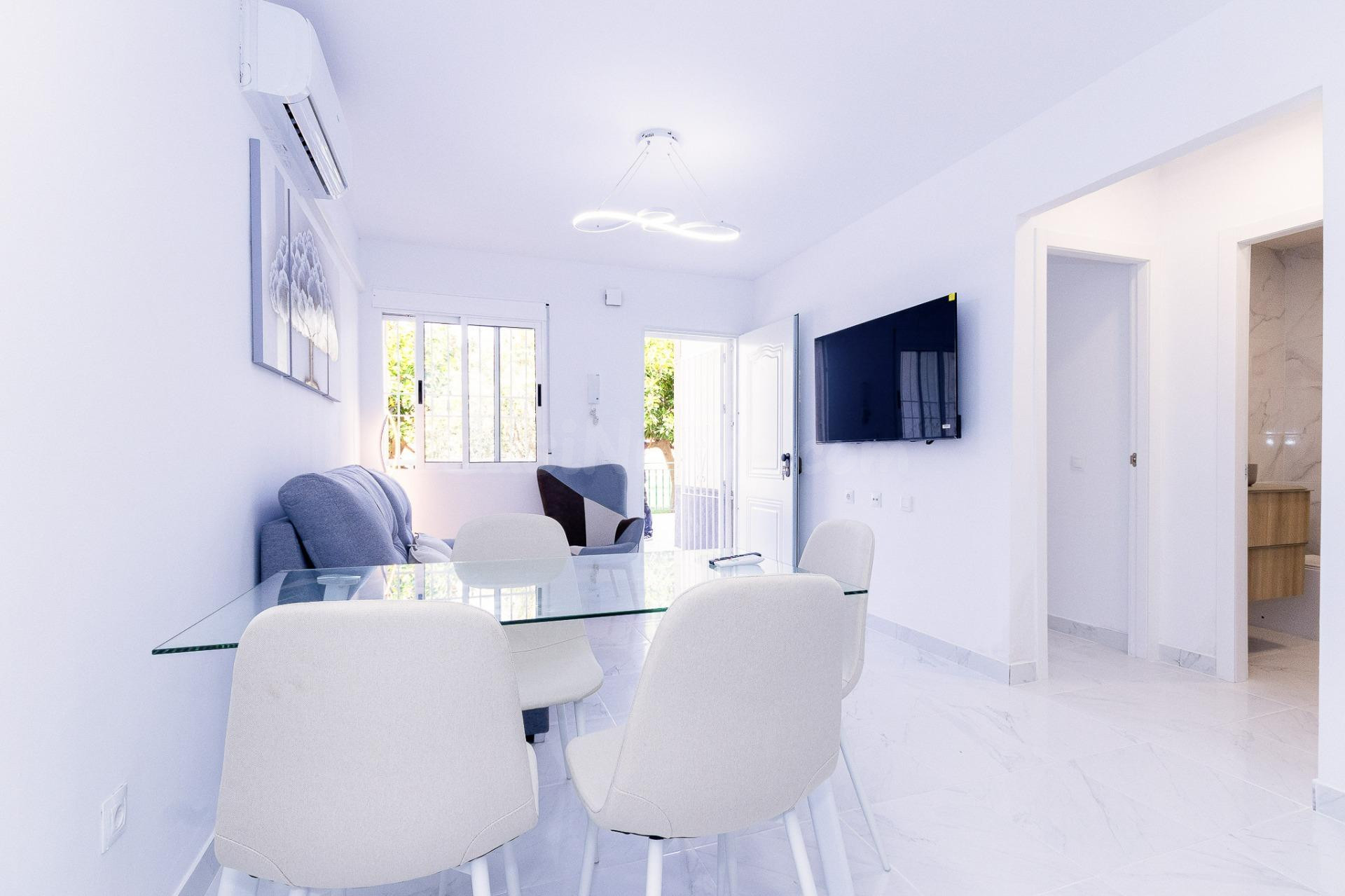 APARTAMENTO DE 2 DORMITORIOS CON PISCINA COMUNITARIA EN TORREVIEJA (ALICANTE)