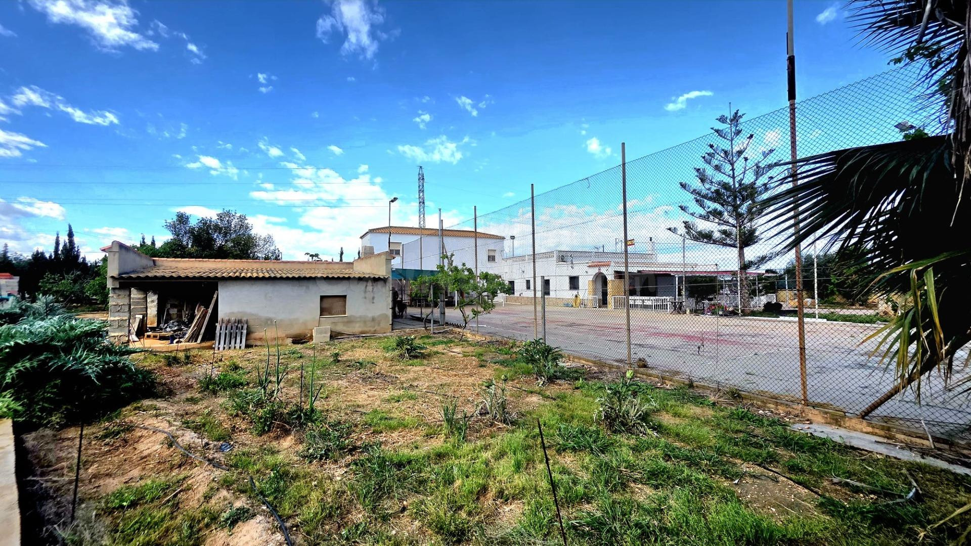 Finca de 5.000 m2 con 3 Viviendas Independientes, Piscina y  - foto 2