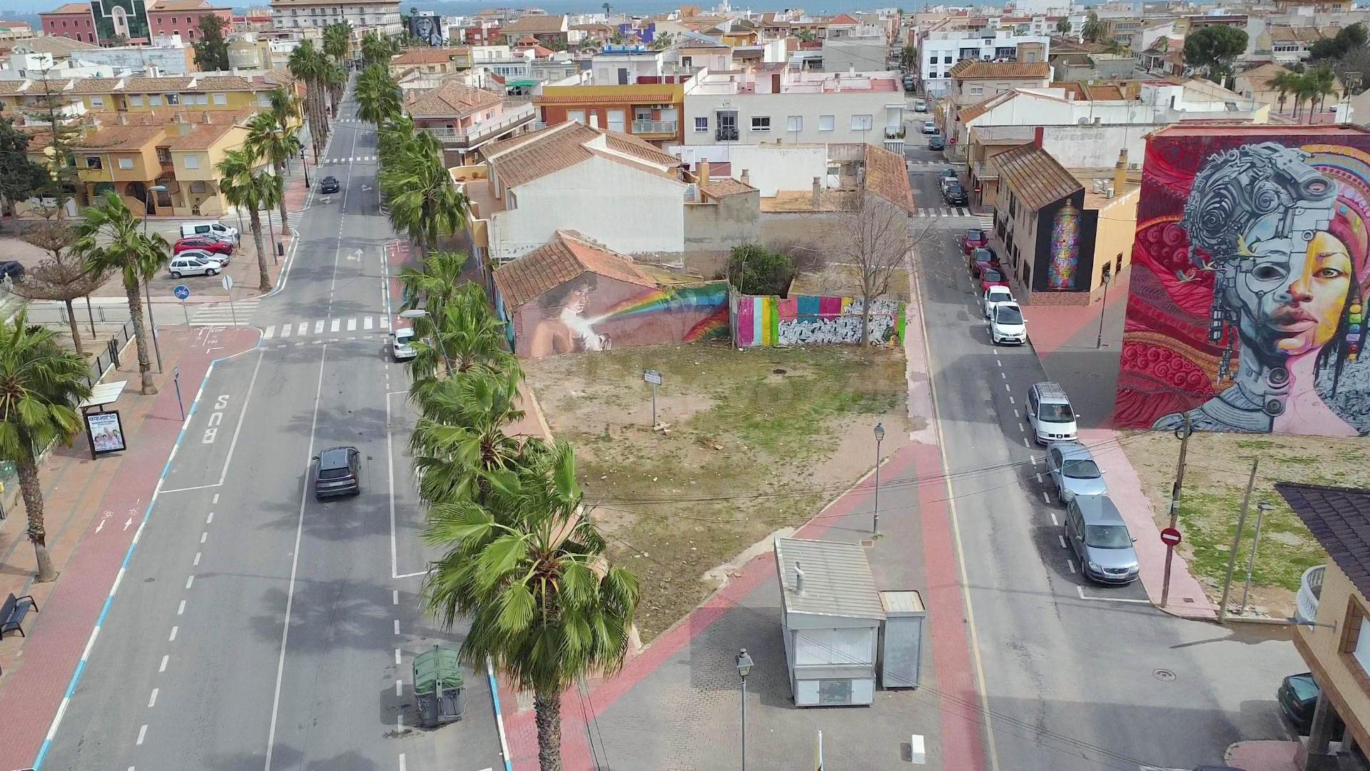 PARCELA PARA APARTAMENTOS EN LOS ALCÁZARES