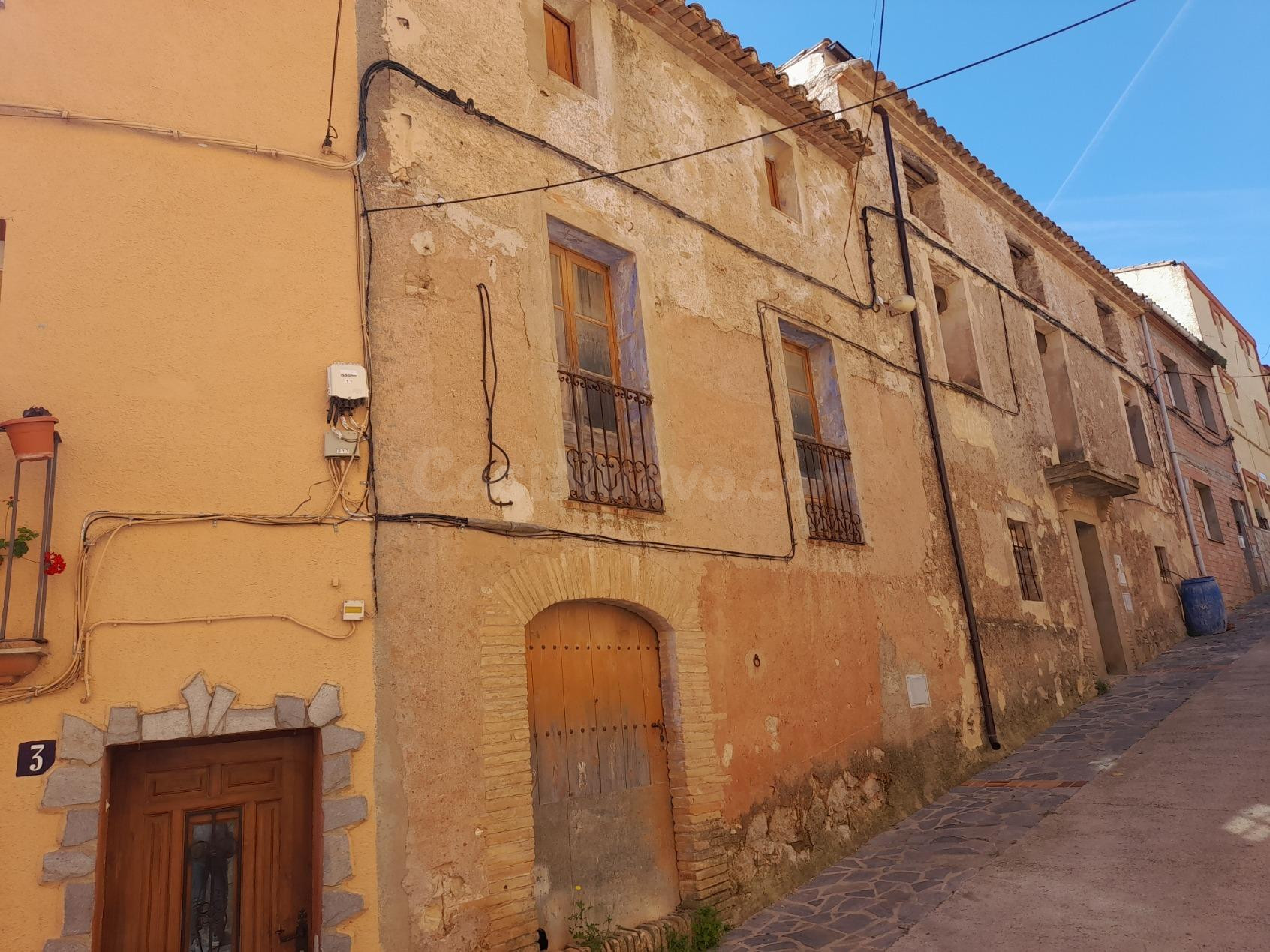 OCASION CASA DEPUEBLO A RESTAURAR TOTALMENTE EN LA FIGUERA