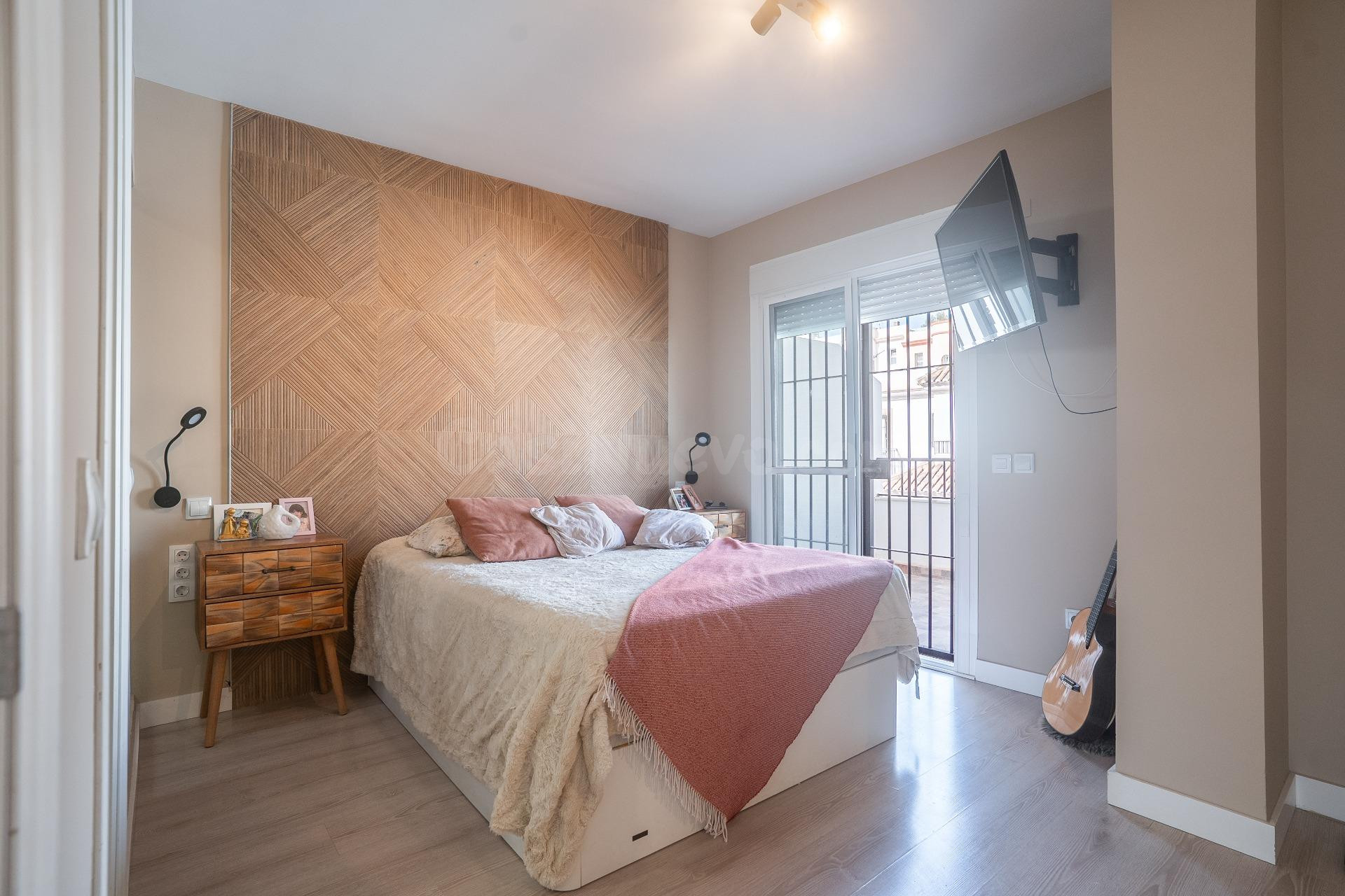 Espectacular tríplex reformado en Los Pinos con patio privado, sótano acondicionado y terraza - foto 5