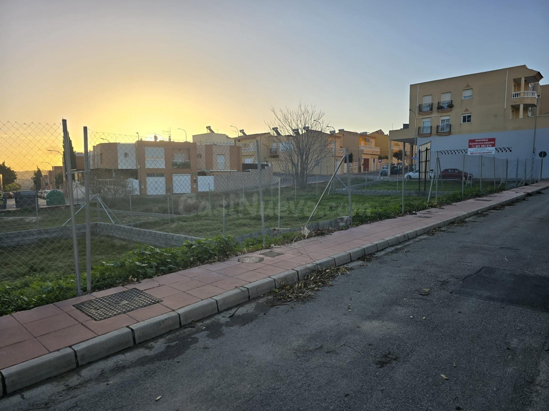 Parcela urbana con 328 m2 edificables en Huércal de Almería (PB+2)