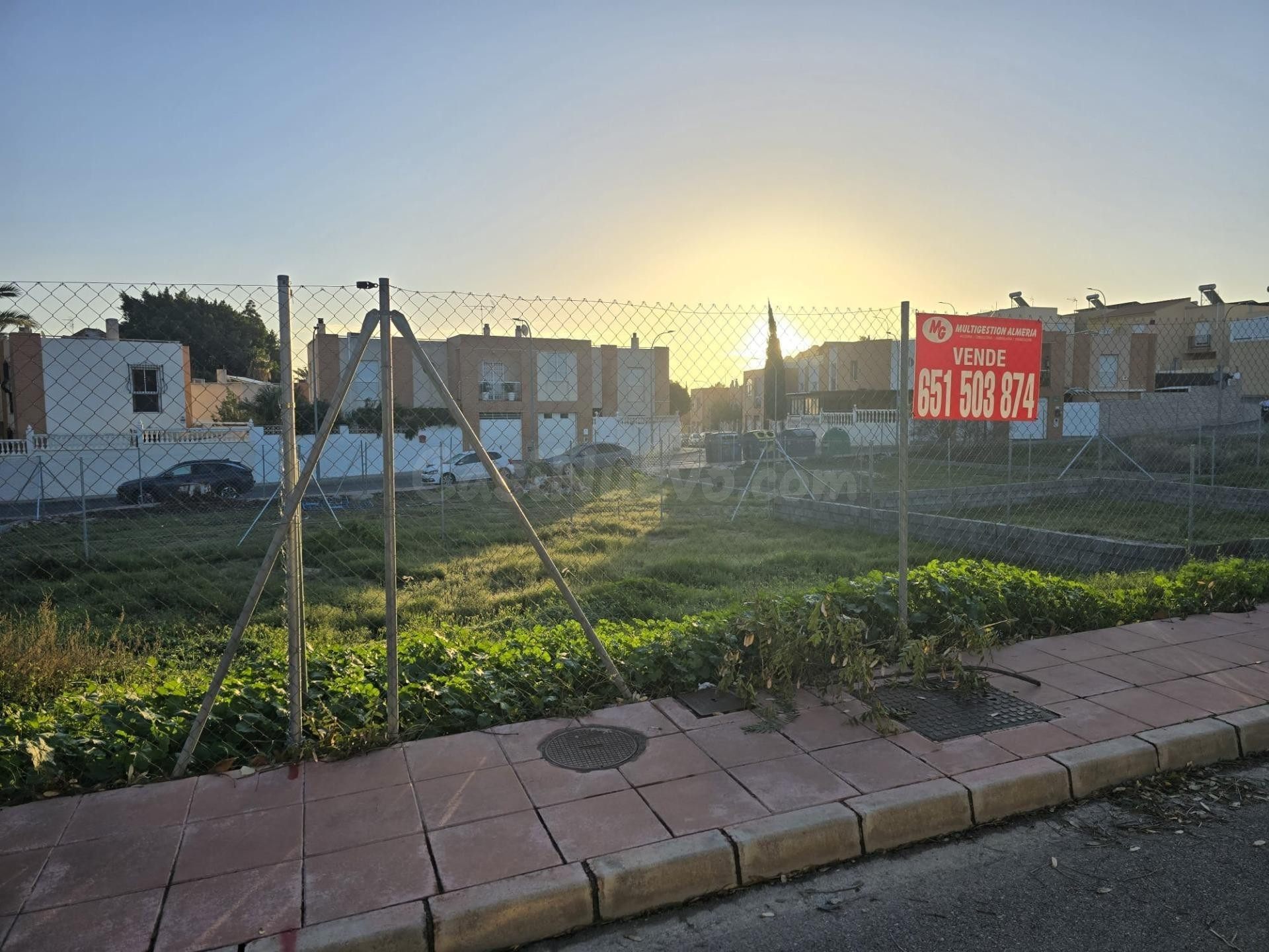Parcela urbana con 328 m2 edificables en Huércal de Almería (PB+2) - foto 2