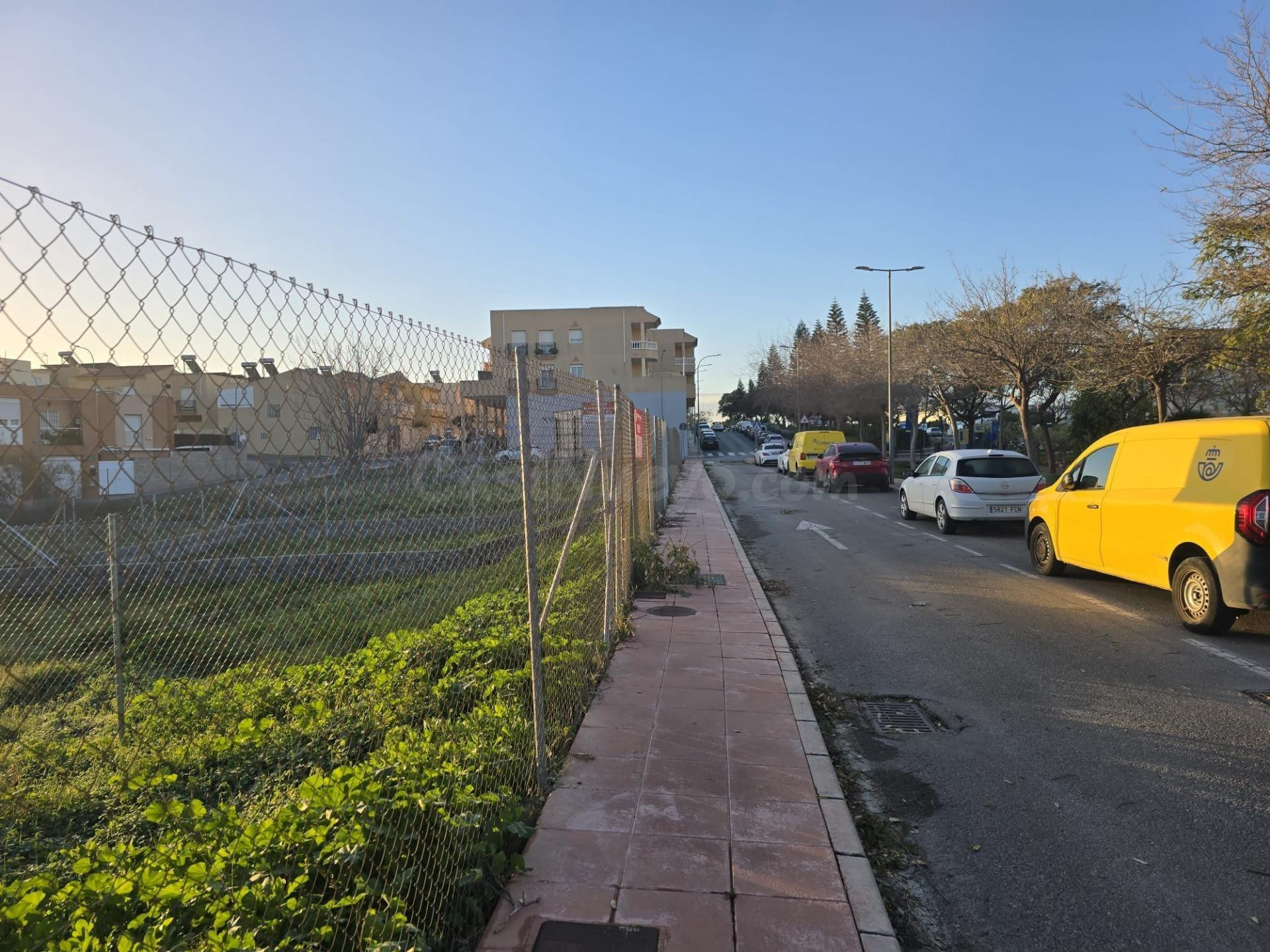 Parcela urbana con 328 m2 edificables en Huércal de Almería (PB+2) - foto 3