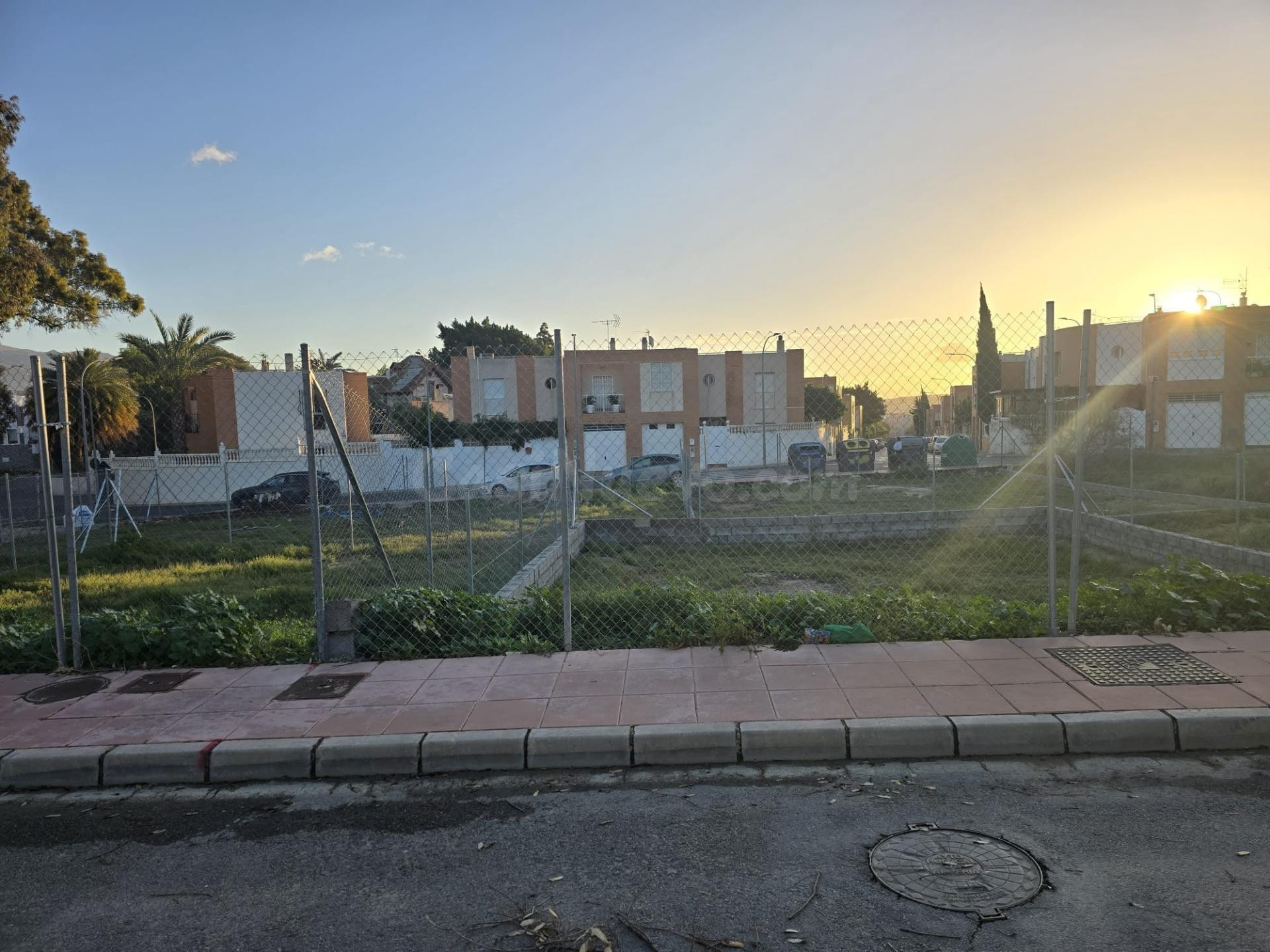 Parcela urbana con 328 m2 edificables en Huércal de Almería (PB+2) - foto 4
