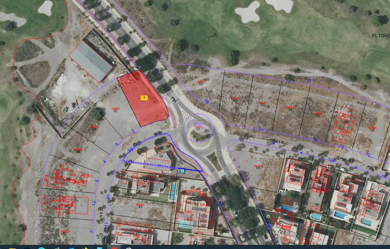 Exclusiva parcela en esquina de 849 m2 junto al Golf de El T