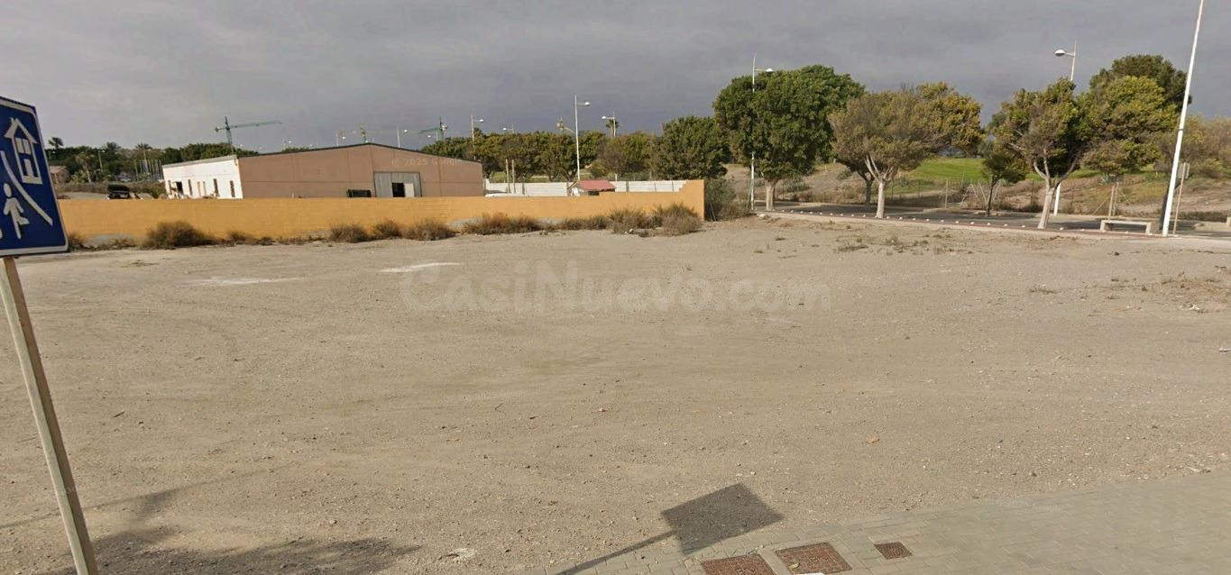 Exclusiva parcela en esquina de 849 m2 junto al Golf de El T - foto 3