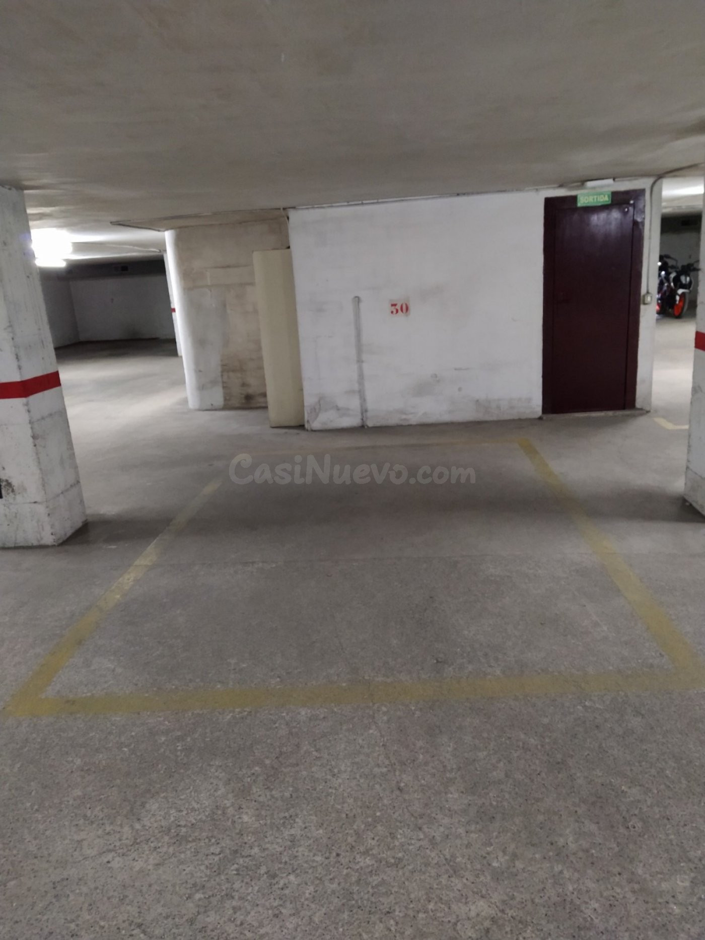 Plazas de parking en Josep Umbert 130 - foto 3